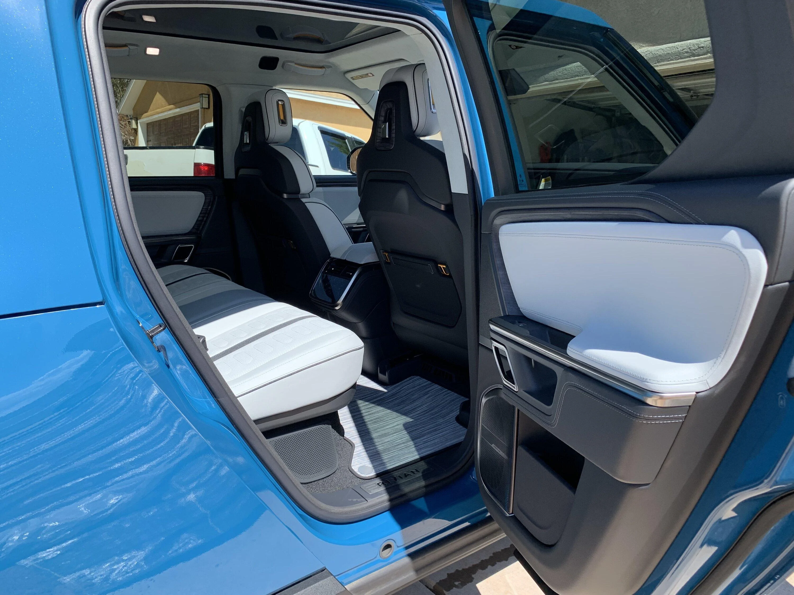 Rivian R1T R1S OCEAN COAST Rivian Interior Photos IMG_0418