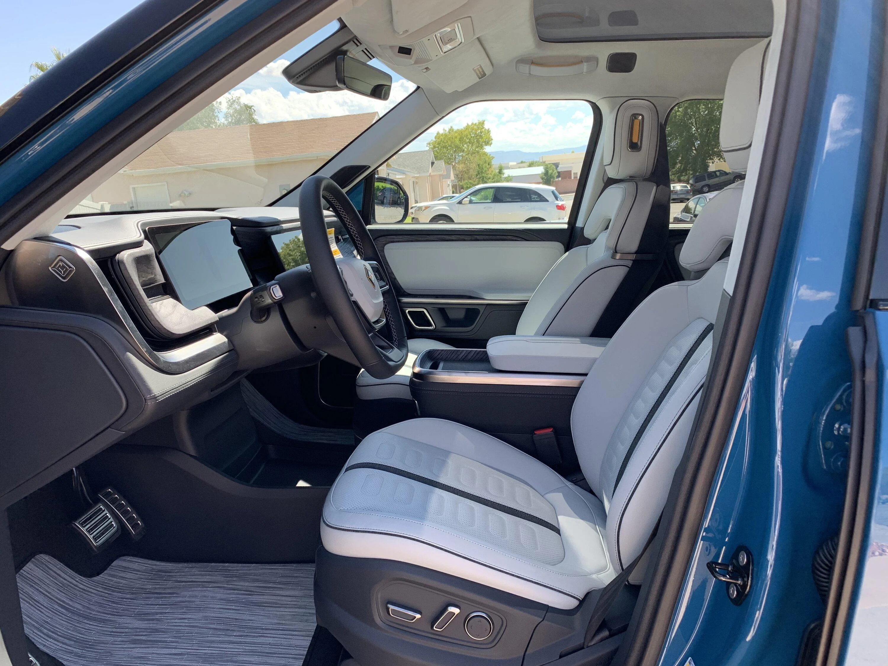 Rivian R1T R1S OCEAN COAST Rivian Interior Photos IMG_0433