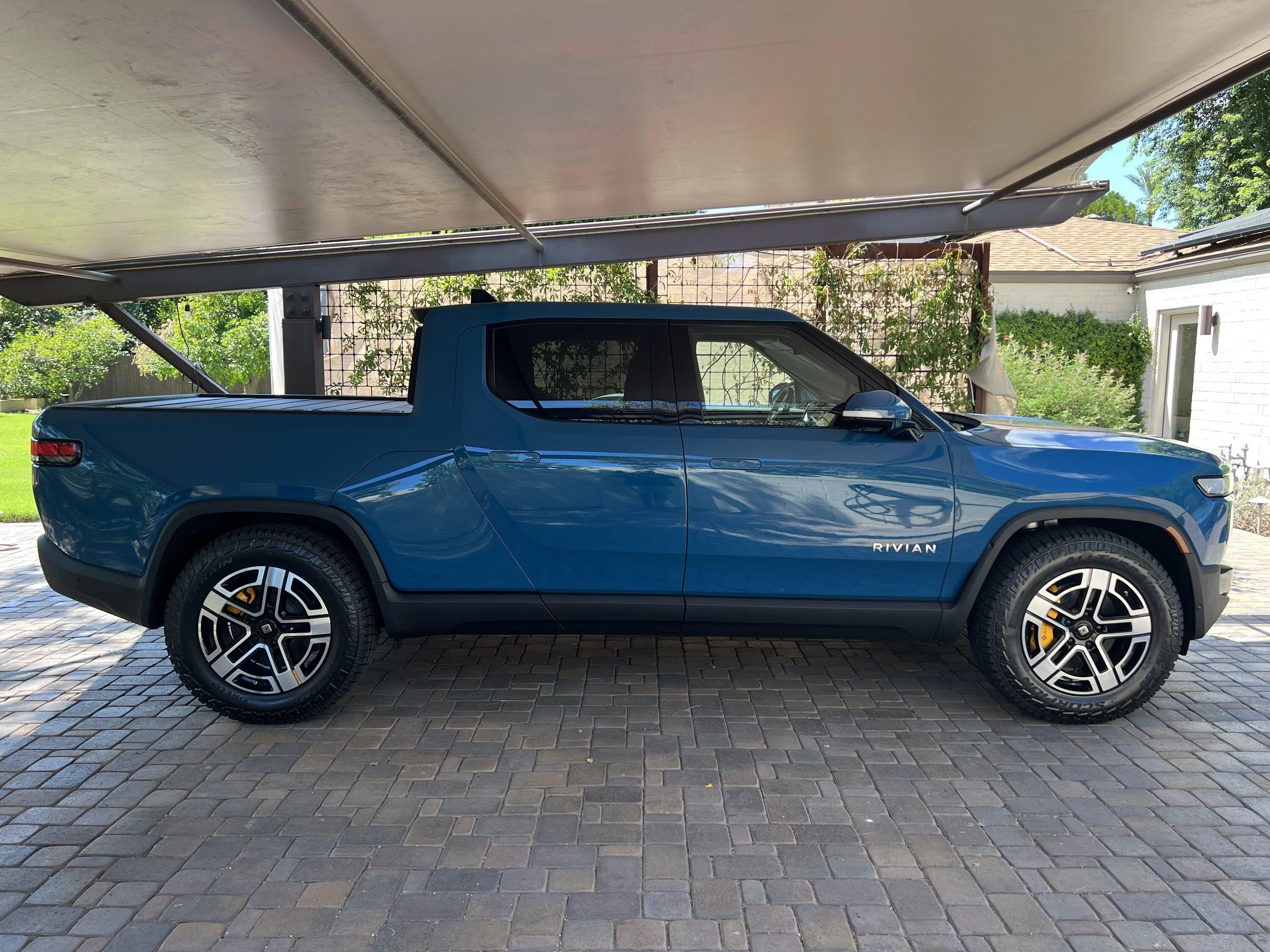 Rivian R1T R1S Changed A/T Bright Wheels to Glossy Black using Vinyl Decals C1447FE2-B4A7-4537-94A6-B264EAE8AF35