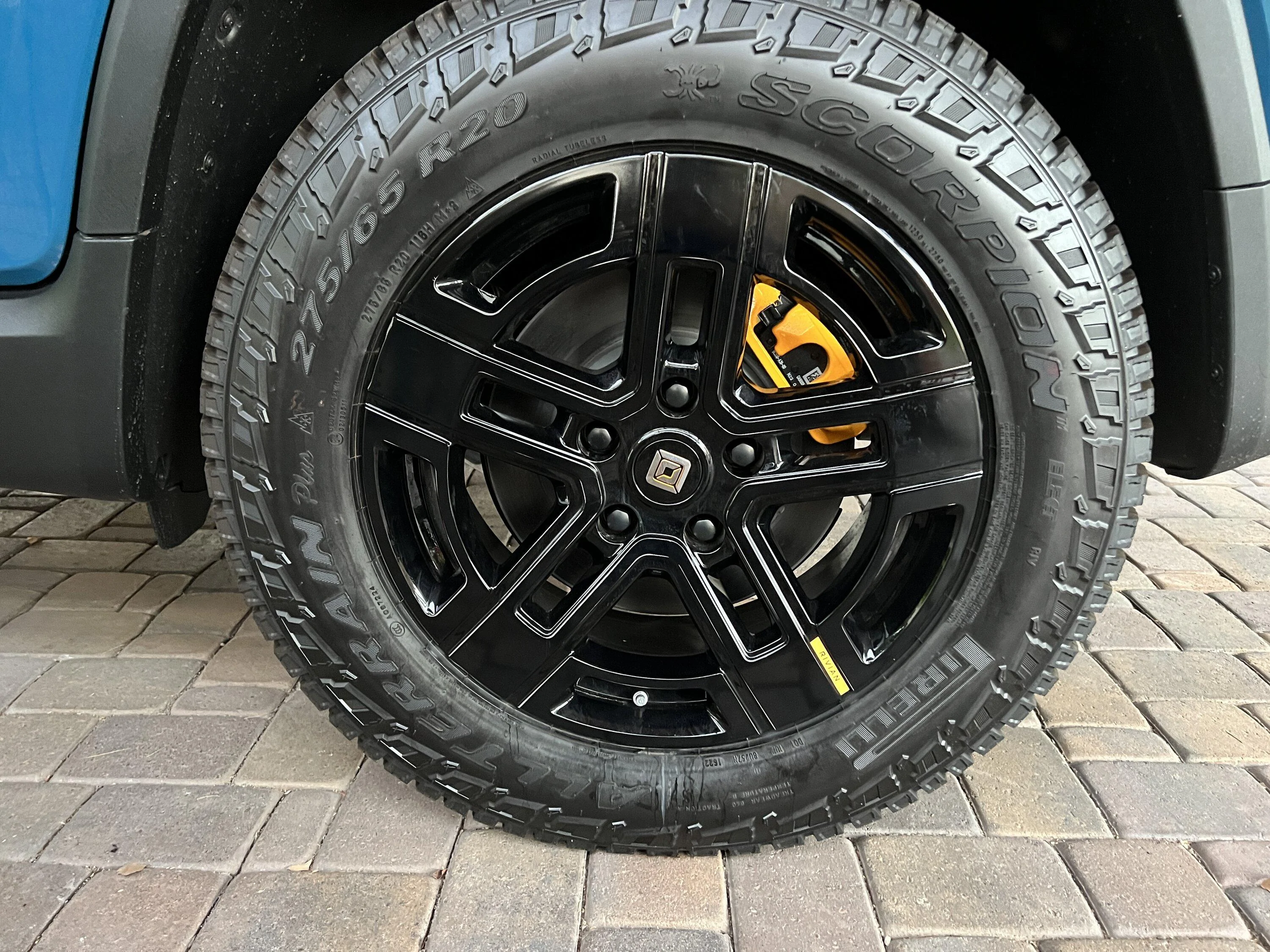 Rivian R1T R1S Changed A/T Bright Wheels to Glossy Black using Vinyl Decals CF270ED4-21B4-4095-9C0D-B28B6B562C4C