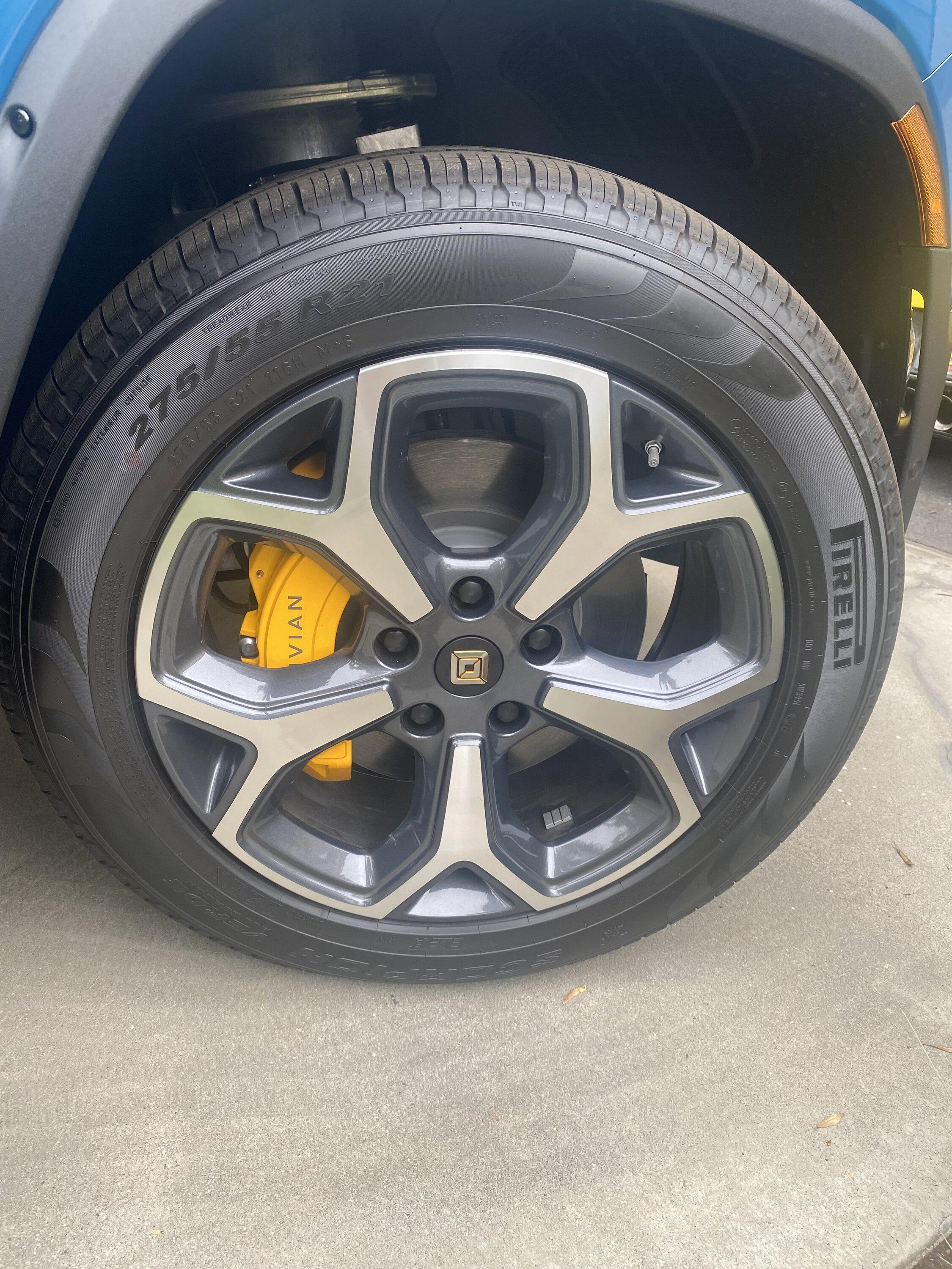 Rivian R1T R1S 3D Printed 21" Center Caps IMG_4162