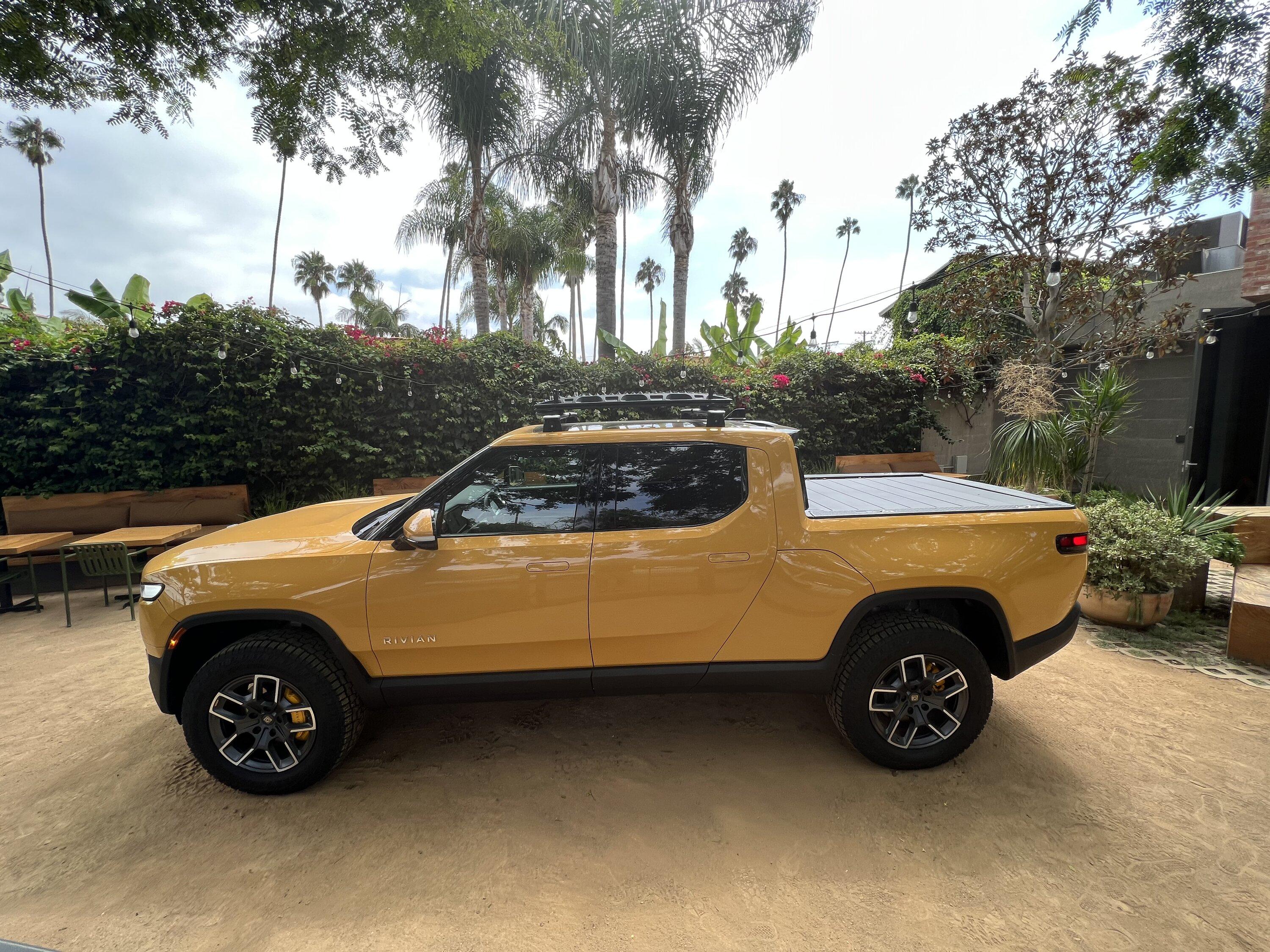 Rivian R1T R1S COMPASS YELLOW R1T Photos B2D13673-C623-4946-A147-9881869E37B1