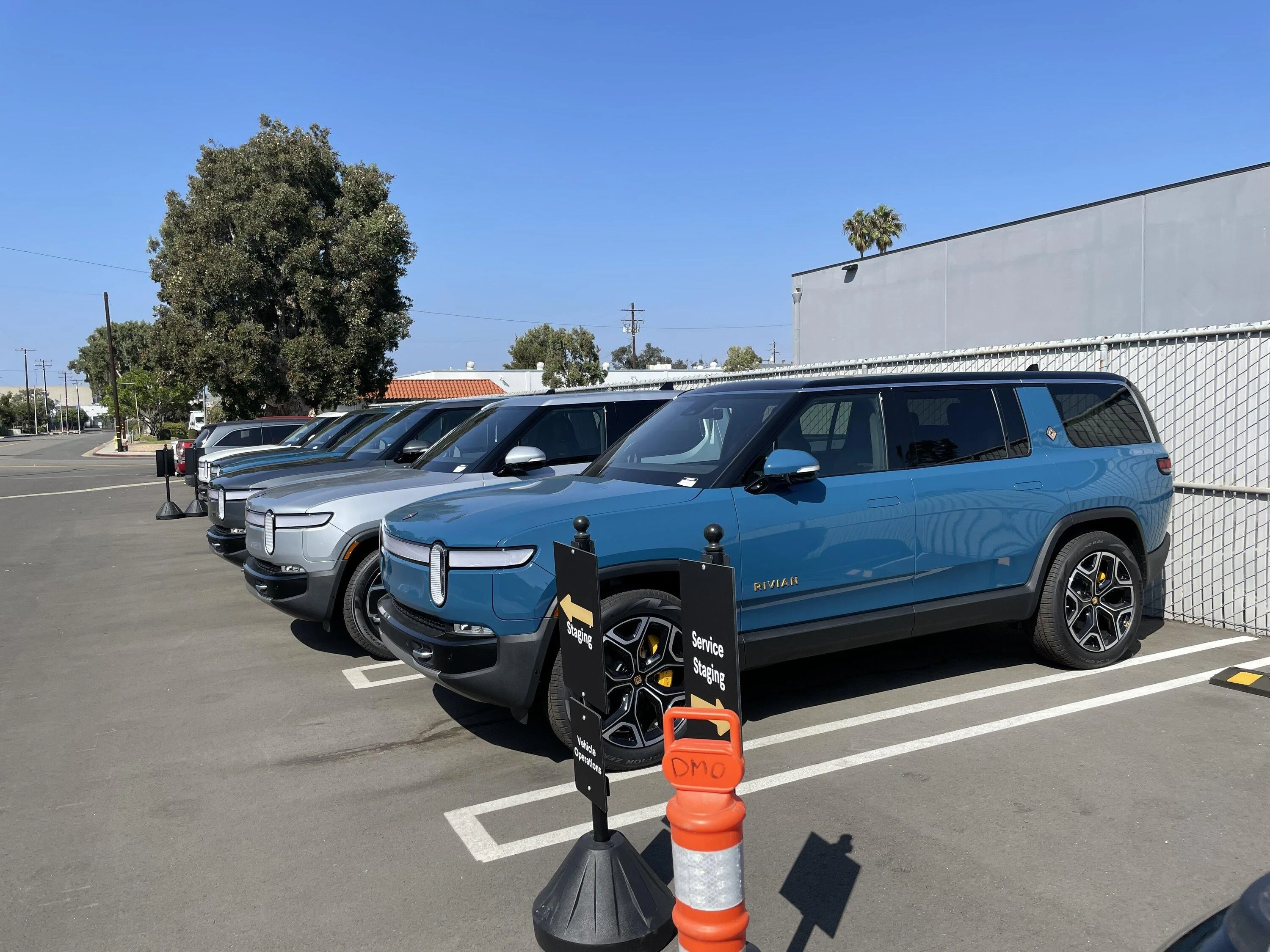 Rivian R1T R1S Photos: R1Ts at the El Segundo distribution center 23E6917D-6F6C-47A6-8661-6C8945B77B2F