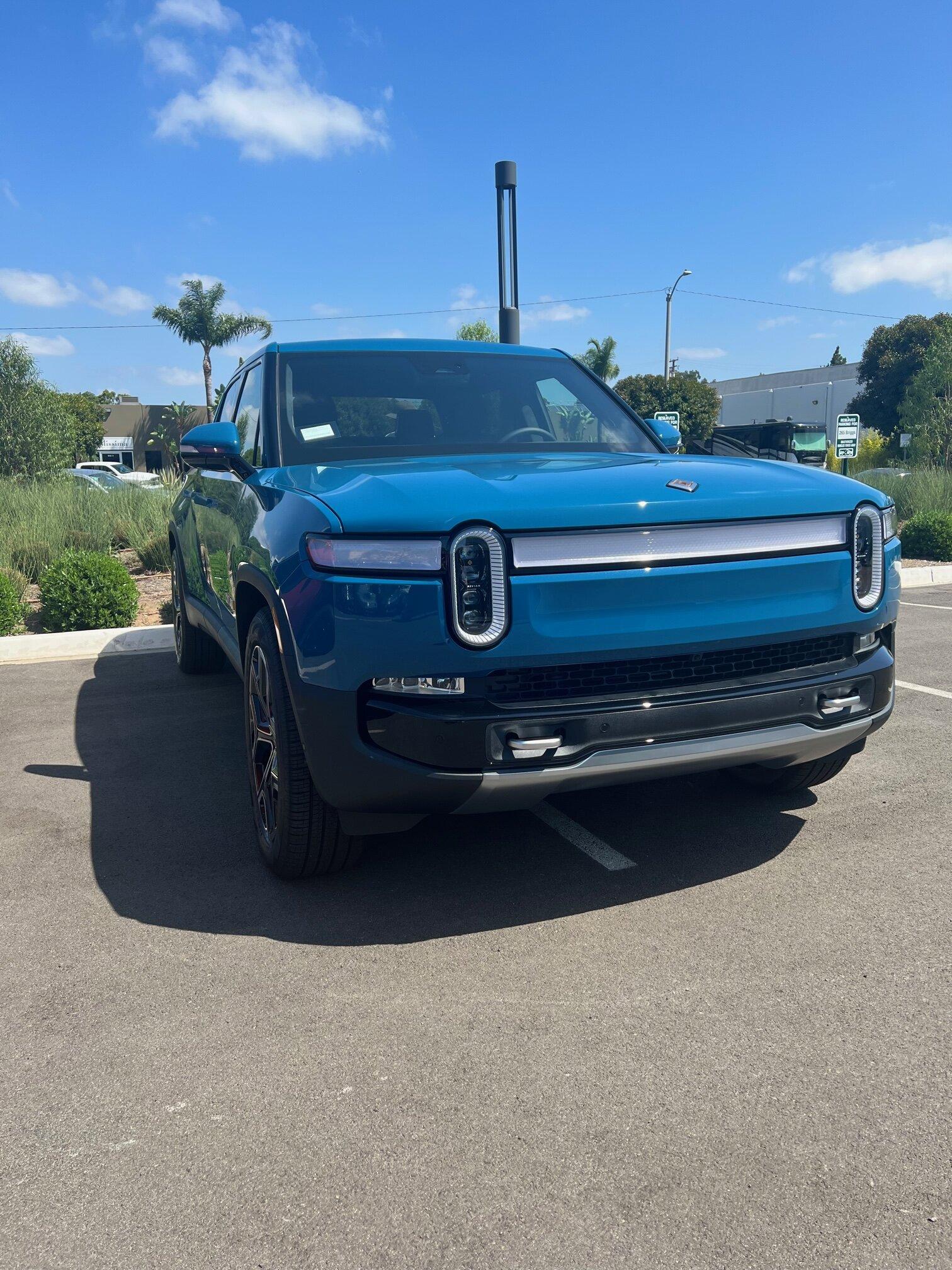 Rivian R1T R1S RIVIAN BLUE Rivian Photos IMG_8499