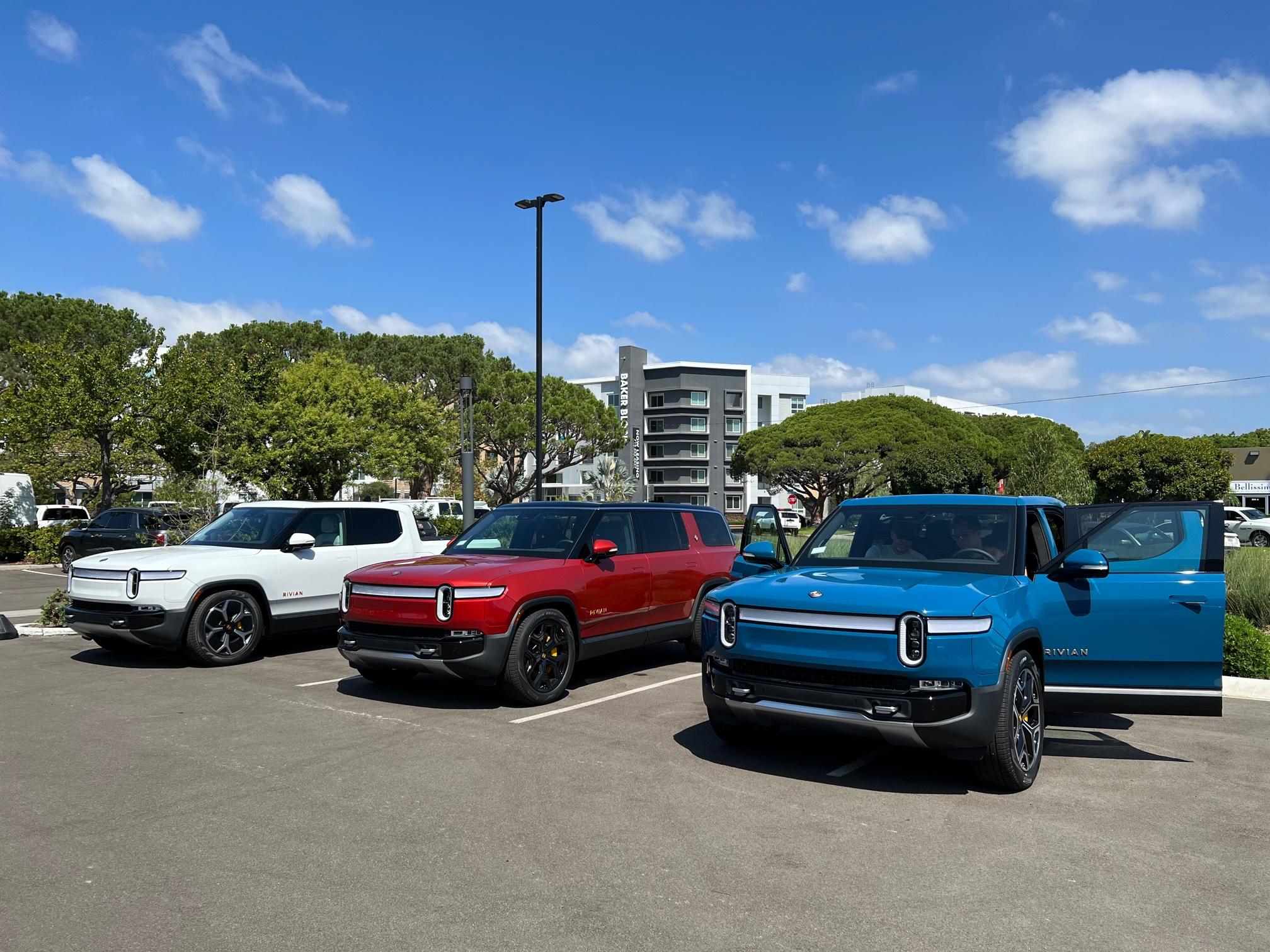 Rivian R1T R1S RIVIAN BLUE Rivian Photos IMG_7976