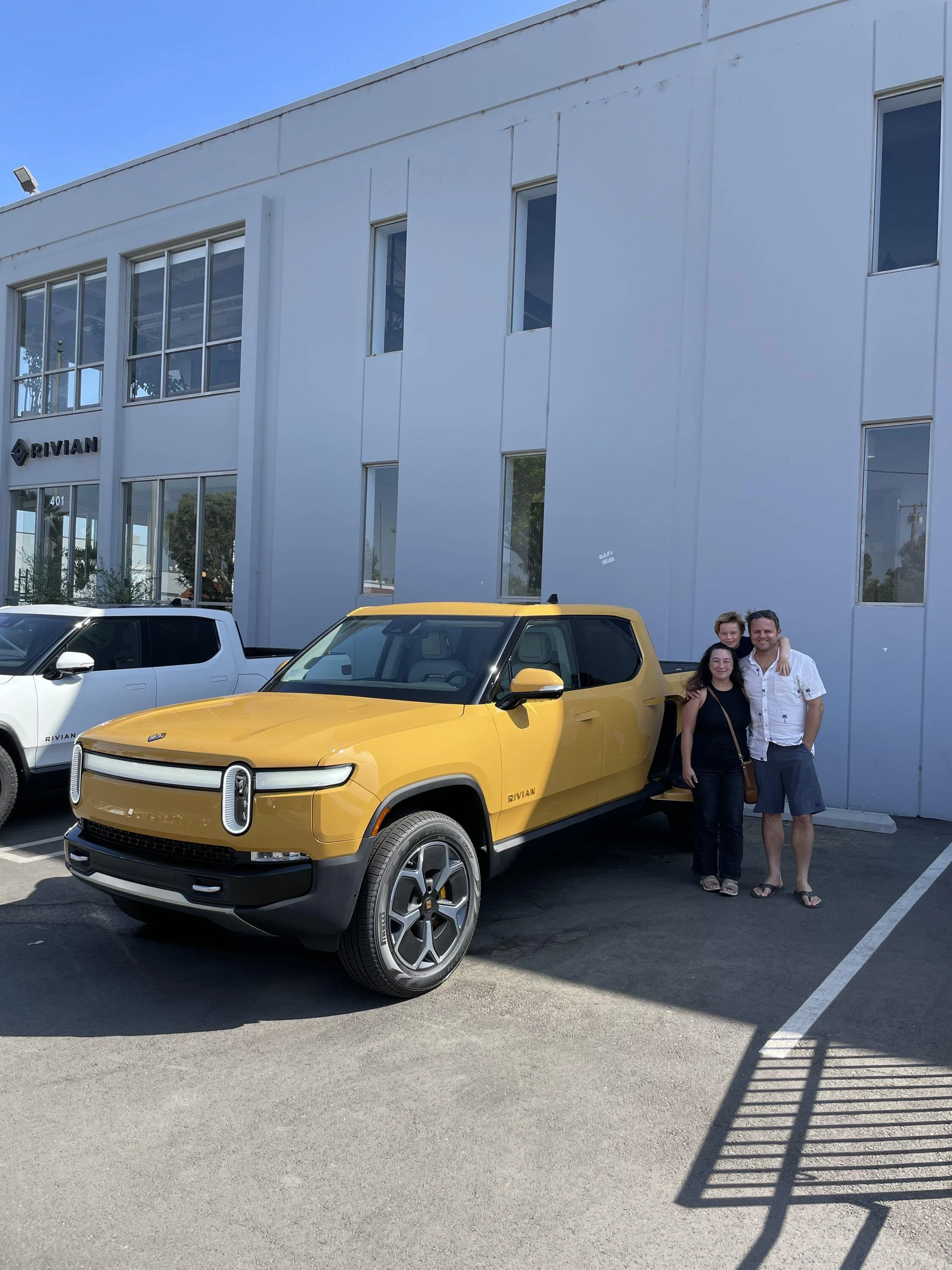 Rivian R1T R1S COMPASS YELLOW R1T Photos 336634E2-1A47-464C-BA97-F271EA2A3CB0