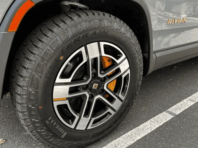 Rivian R1T R1S Took R1S Delivery After 1,000+ Days of Waiting 1663551637007