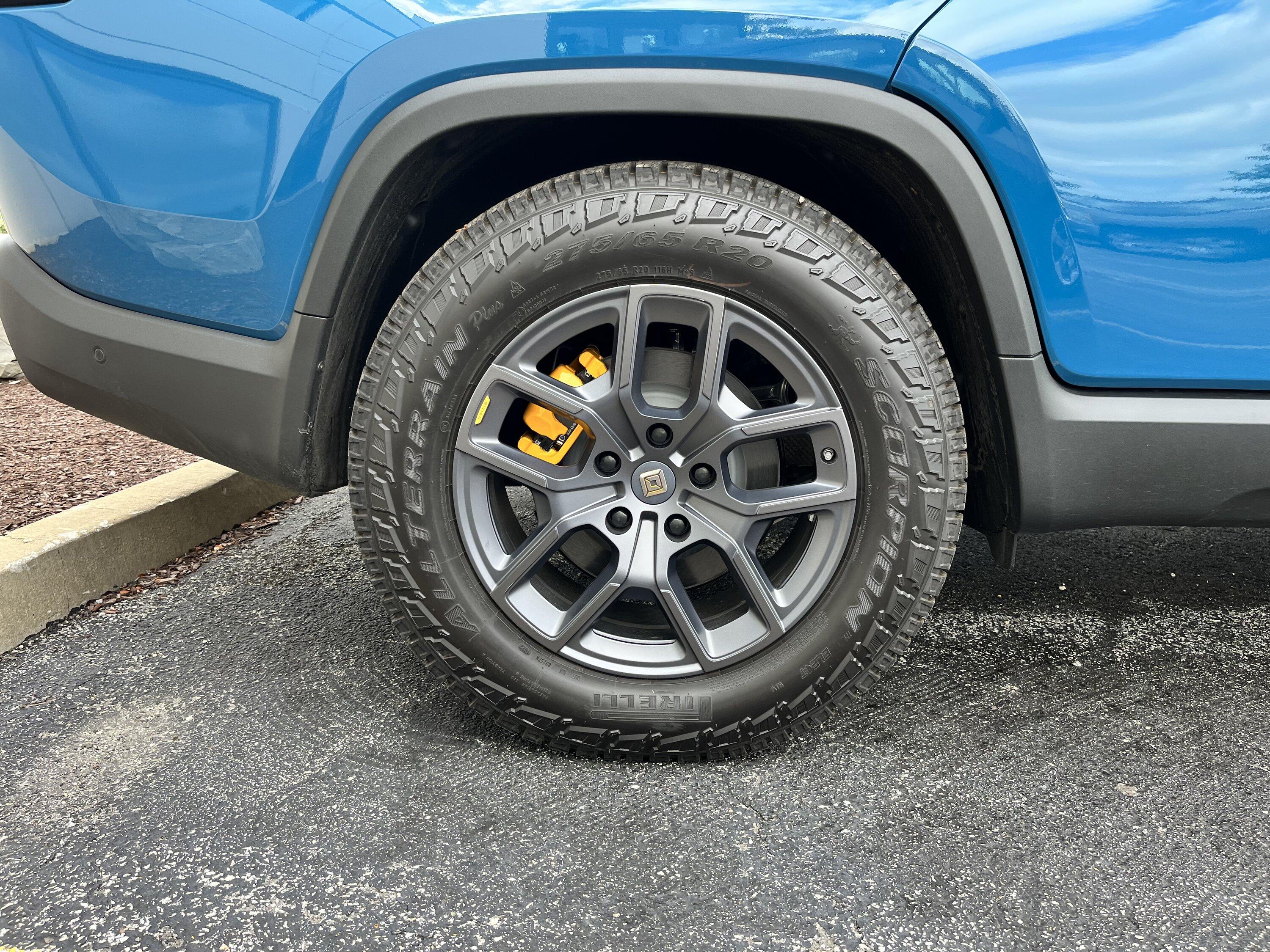 Rivian R1T R1S Changed A/T Bright Wheels to Glossy Black using Vinyl Decals 0BE45AAF-F394-4910-863E-DF7C261D8D25