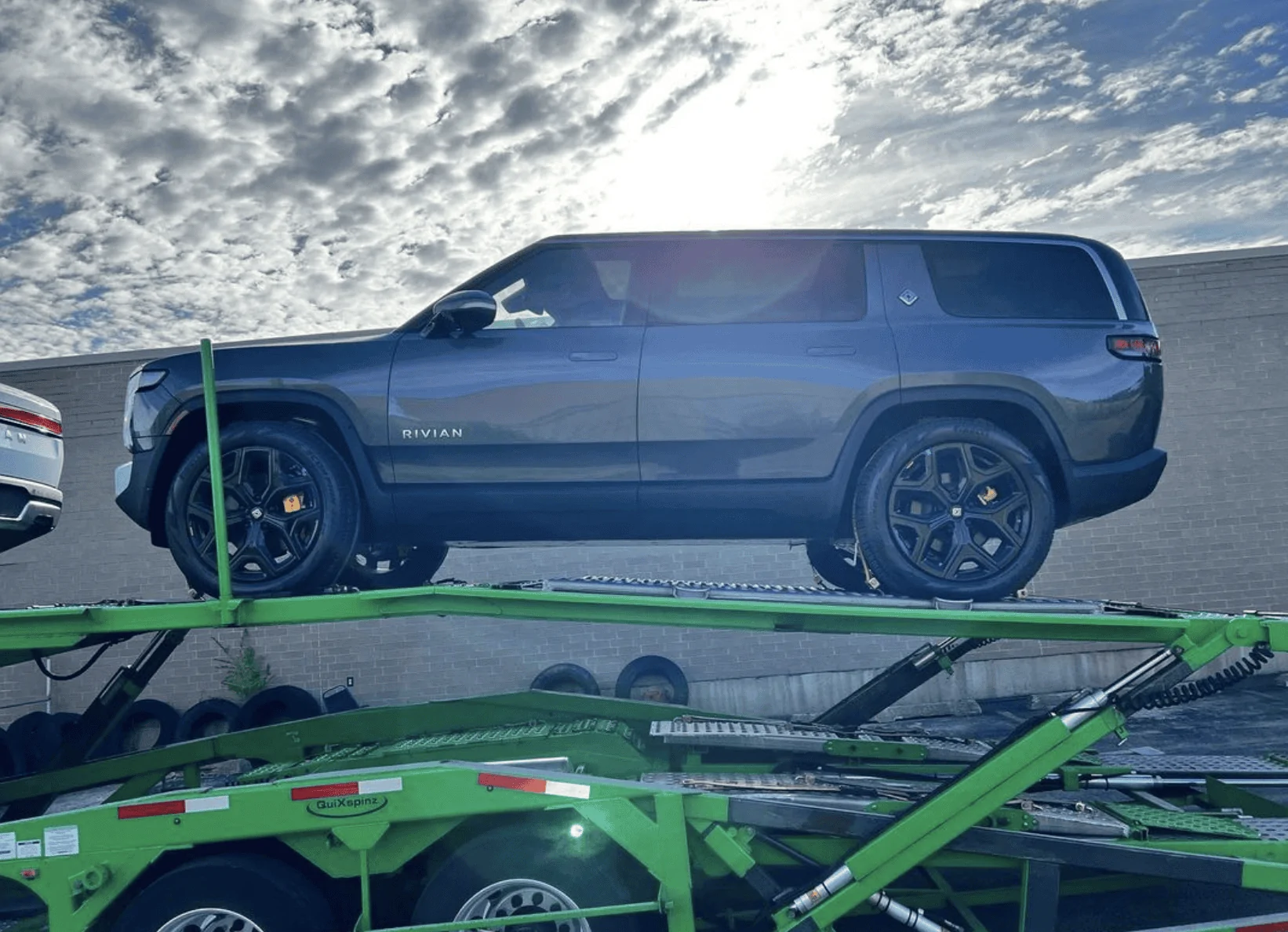Rivian R1T R1S El CAP GRANITE Rivian Photos Rivian R1S El Cap Granit