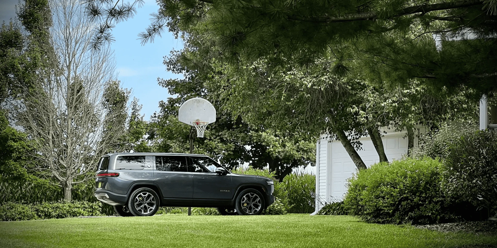 Rivian R1T R1S El CAP GRANITE Rivian Photos Rivian-begins-delivery-of-its-R1S-electric-SUV-to-non-employees-5-min-2048x1024