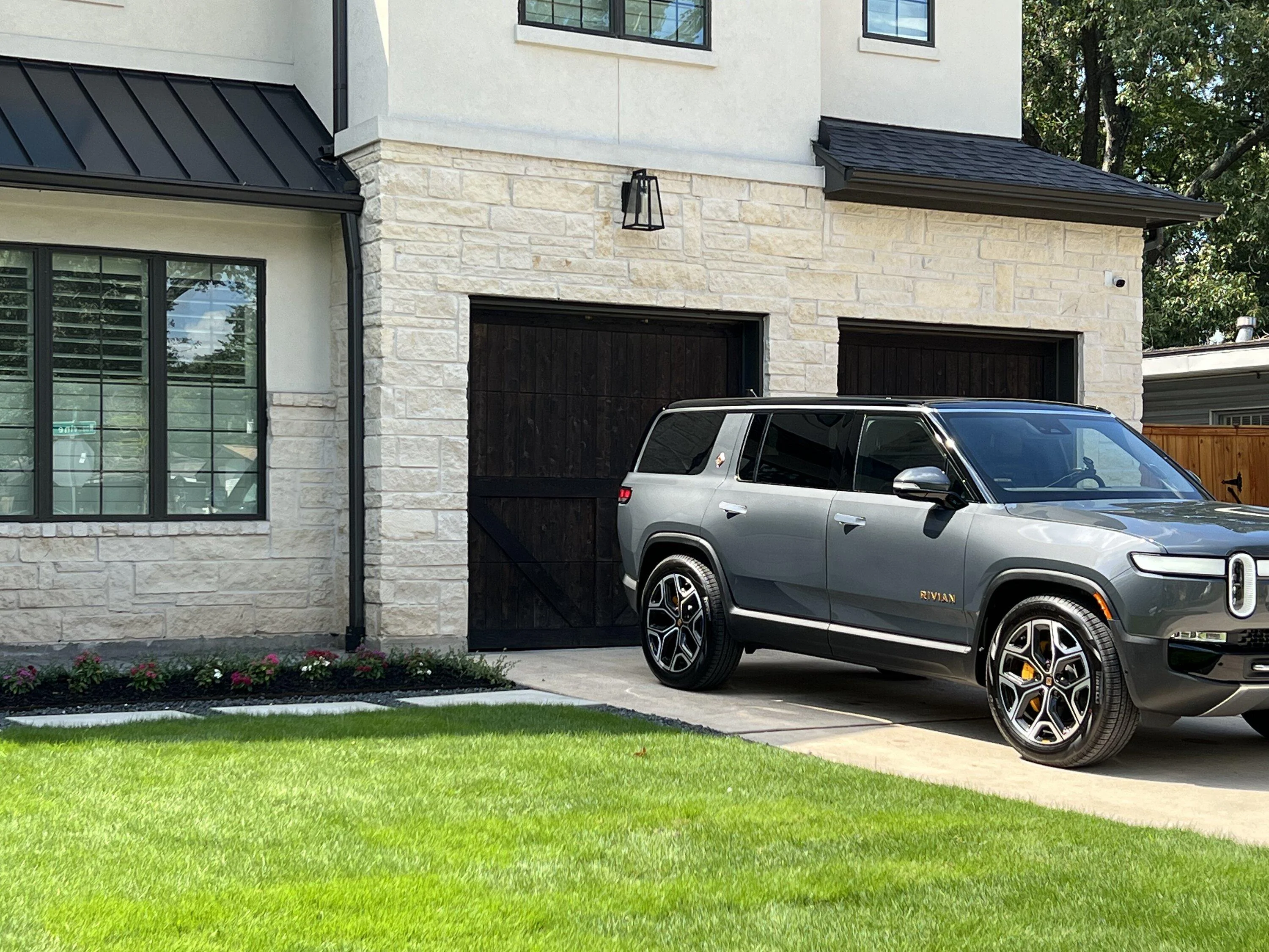 Rivian R1T R1S Any R1S pre-orders hear from guides recently? 6E851D67-287C-41AD-8379-4EC8999C59D7