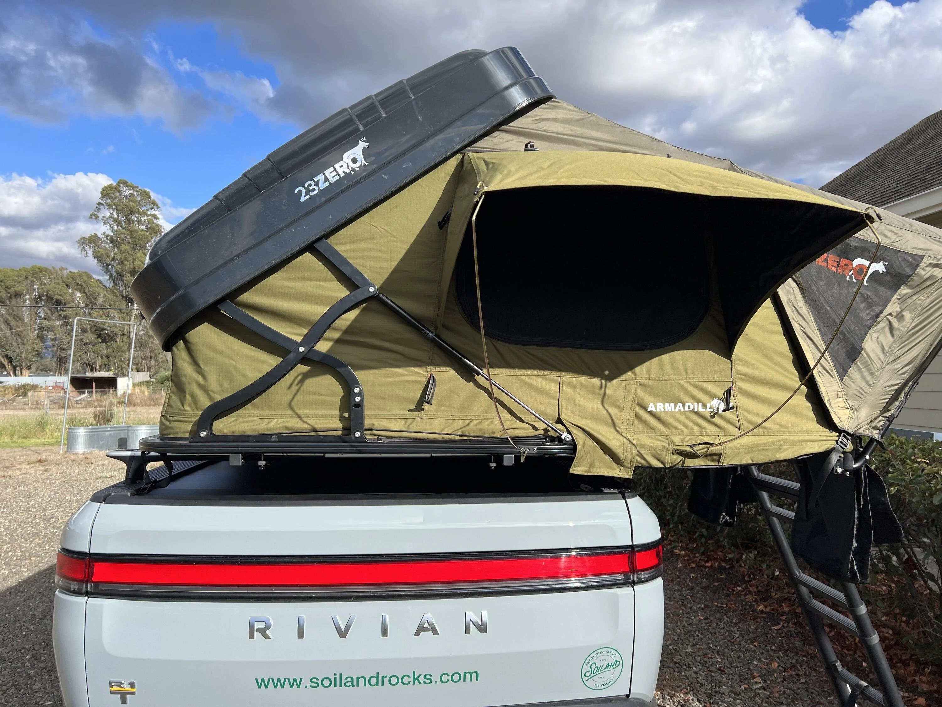 Rivian R1T R1S Non-Rivian rooftop tents 80844479-767B-48E1-9680-80FDB0DBF338
