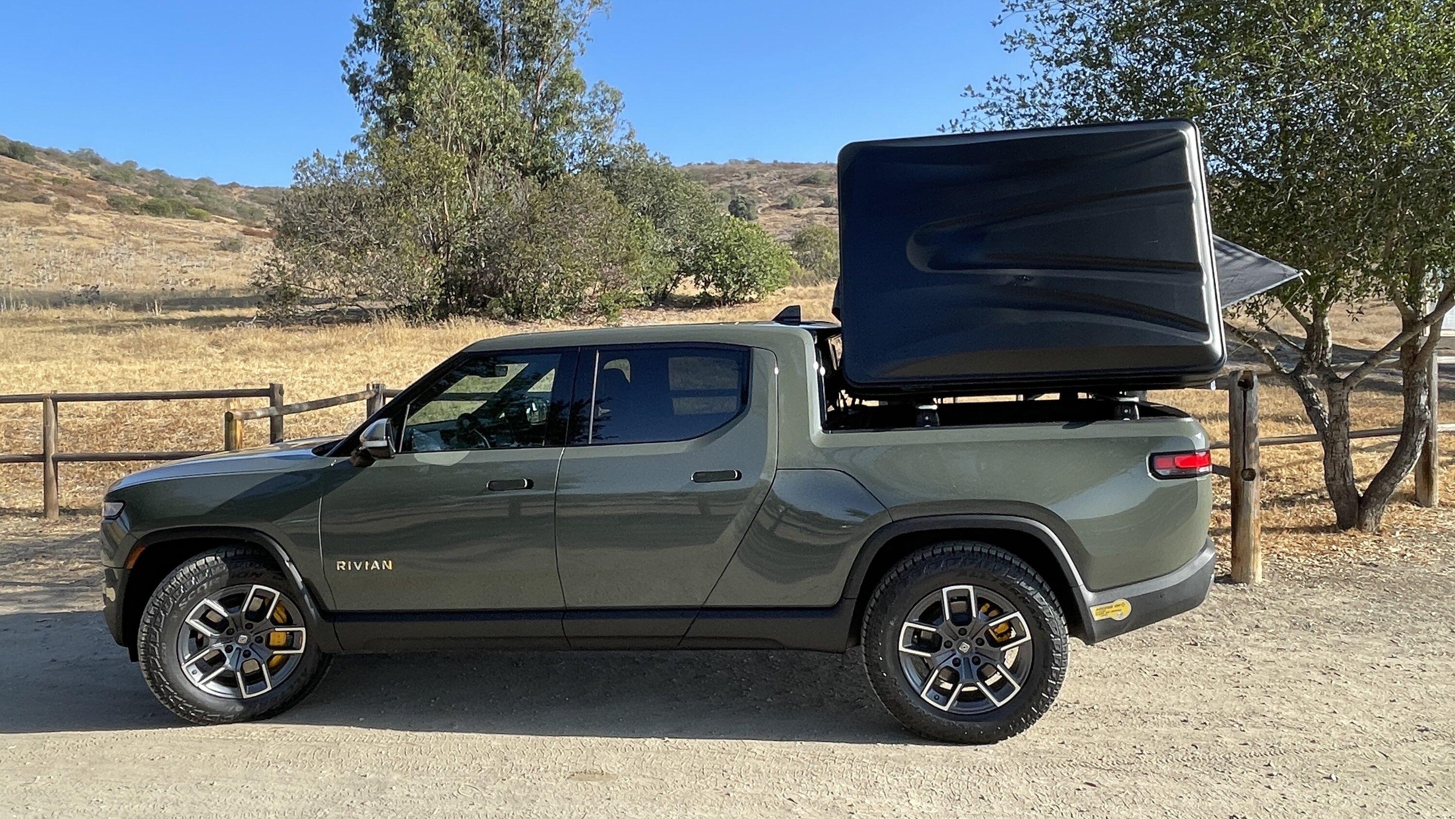 Rivian R1T R1S Selling Ironman4x4 Nomad Hardshell RTT + Rivian bars  SOLD IMG_6732.JPG