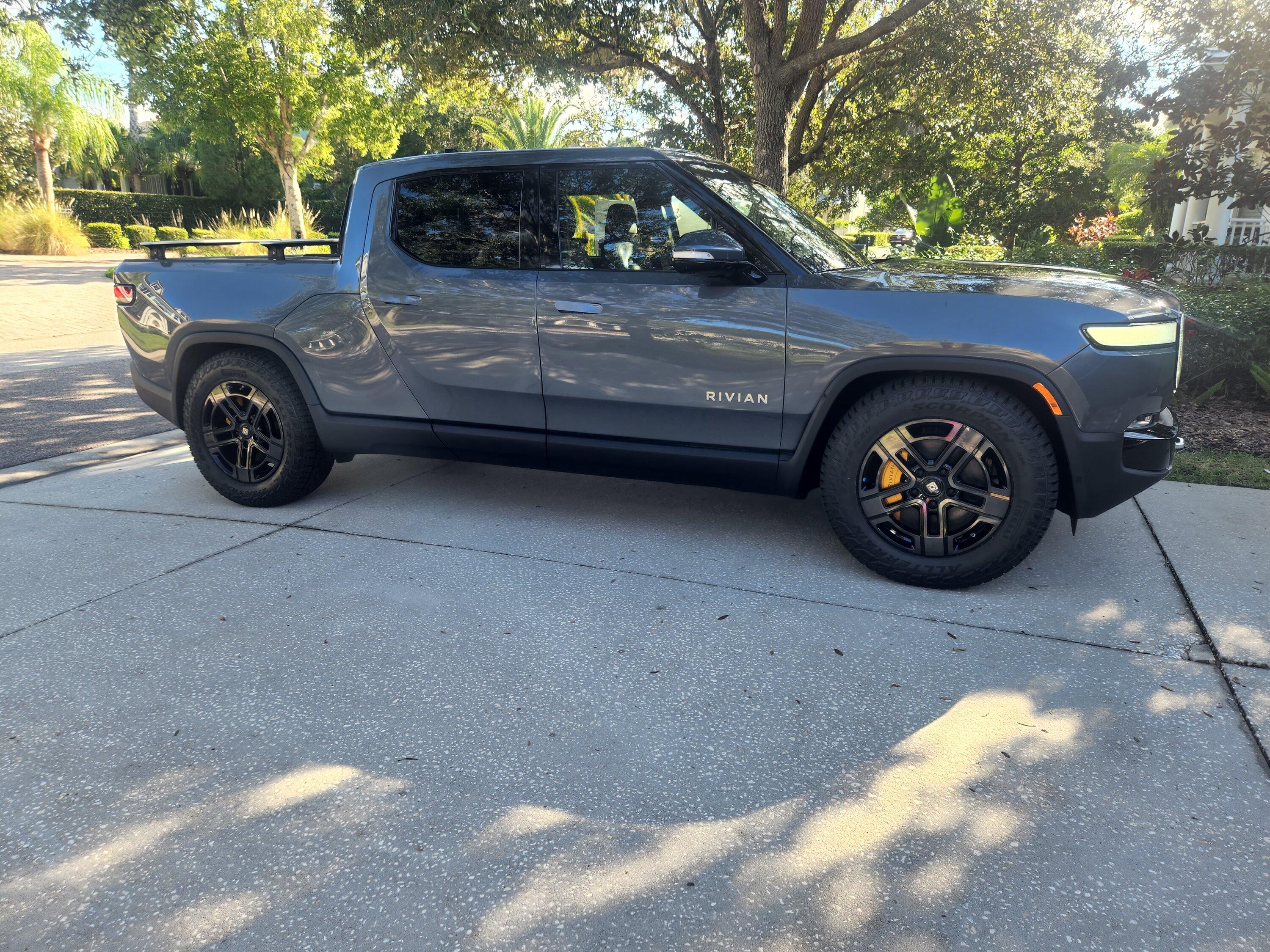 Rivian R1T R1S El CAP GRANITE Rivian Photos 20220921_093646