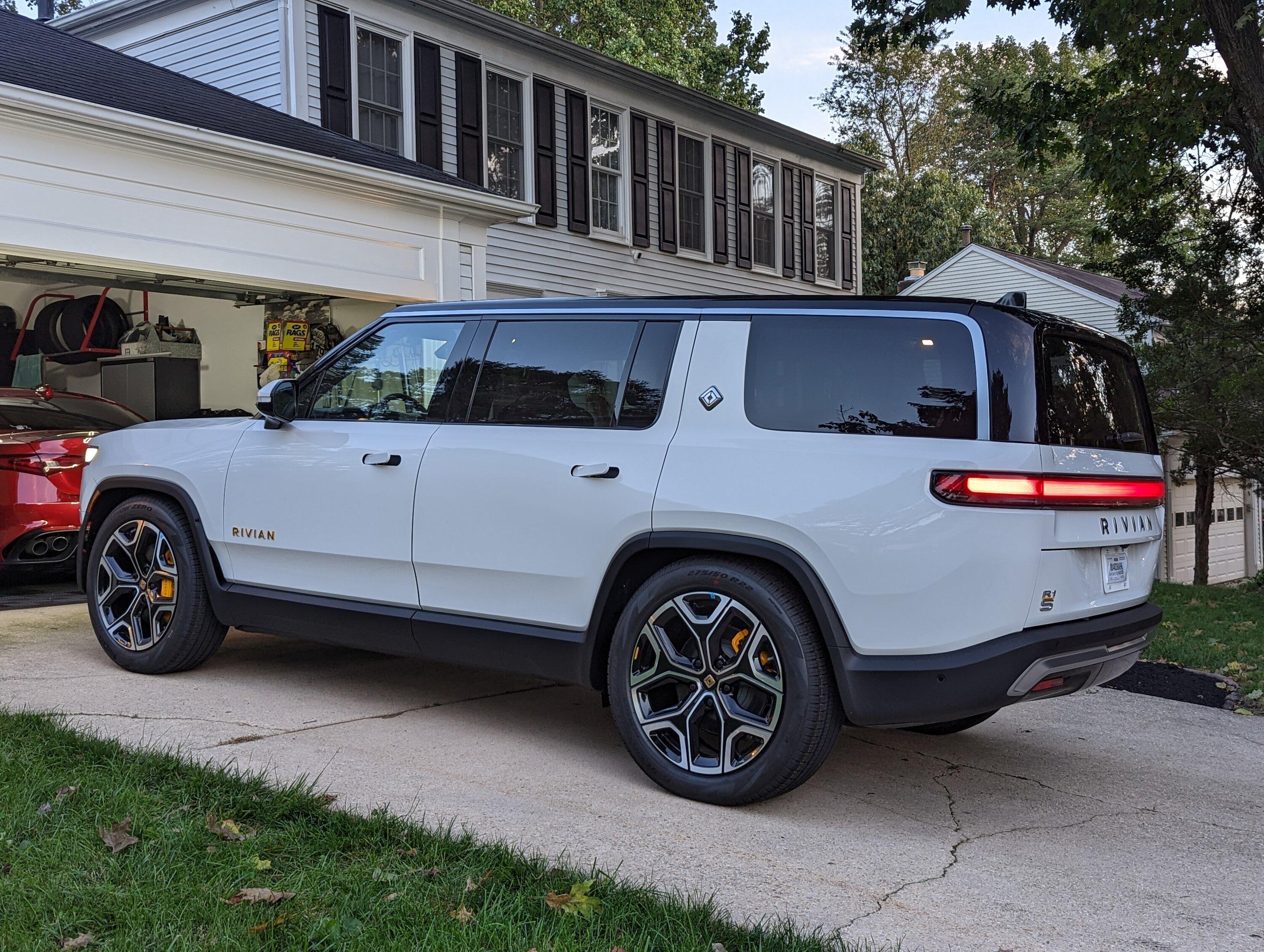 Rivian R1T R1S Kanundrum's R1S Build Thread (1 year Anniversary) PXL_20220920_230407216.PORTRAIT
