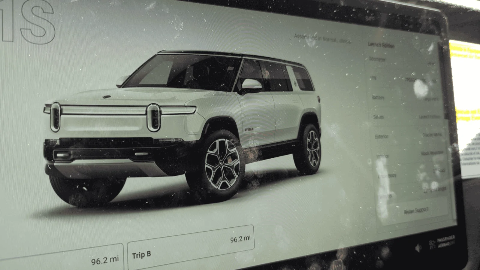 Rivian R1T R1S My First Service Experience, Give Rivian Time! 1663863159842