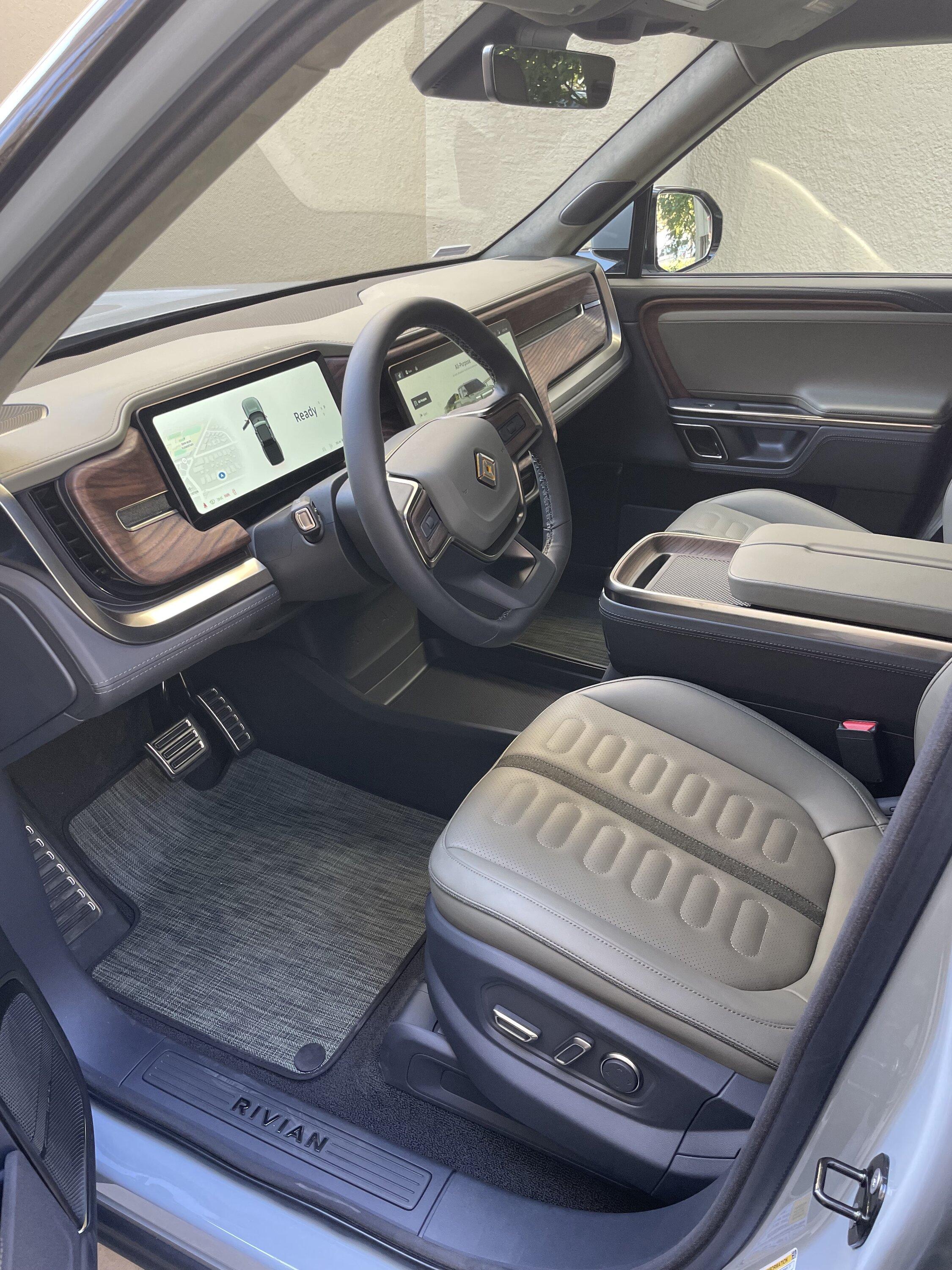 Rivian R1T R1S LIMESTONE R1T Photos LS_FE_int