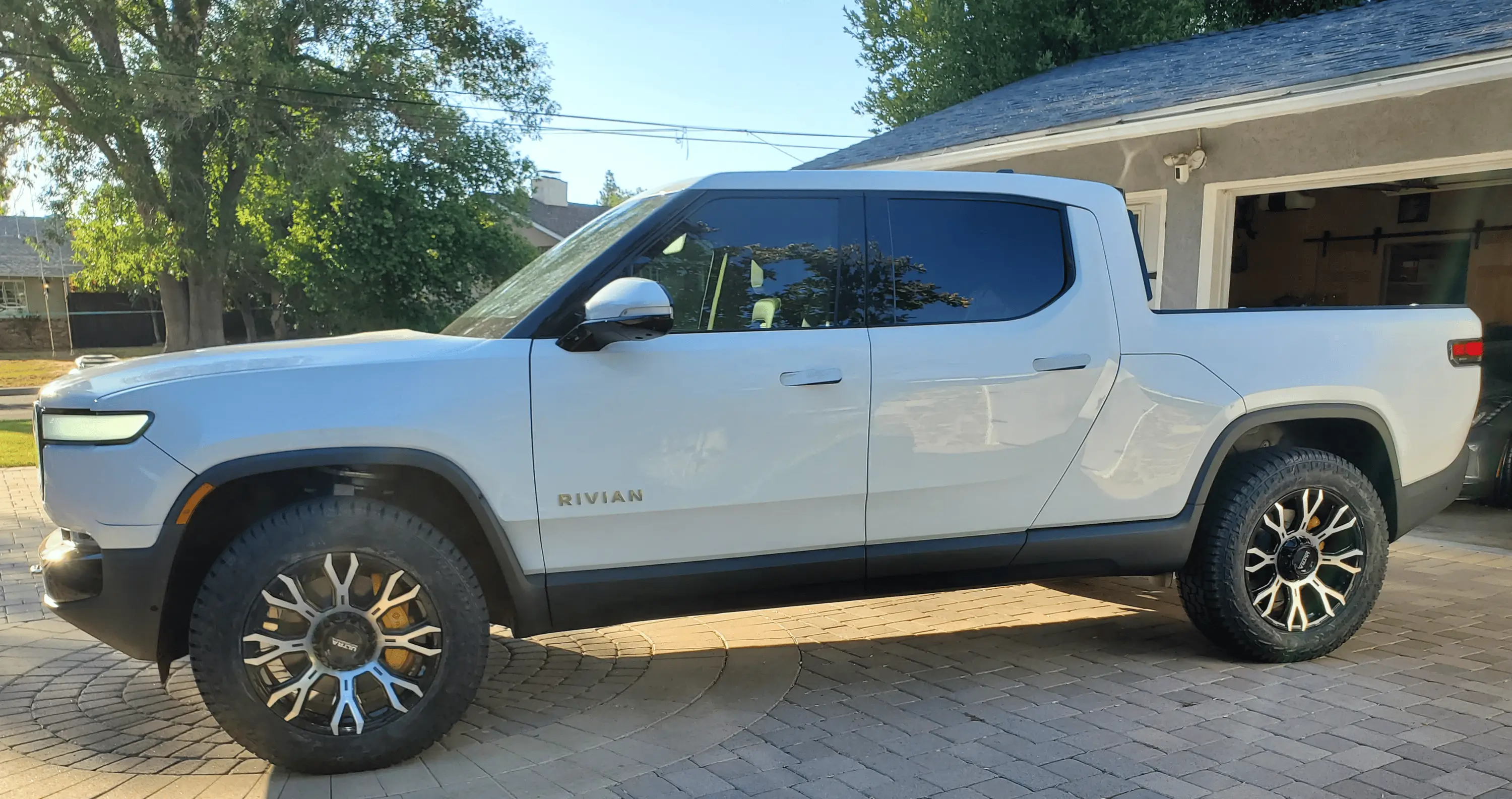 Rivian R1T R1S Selling my custom wheel / tire set up, ready to bolt on..... 1663962926409
