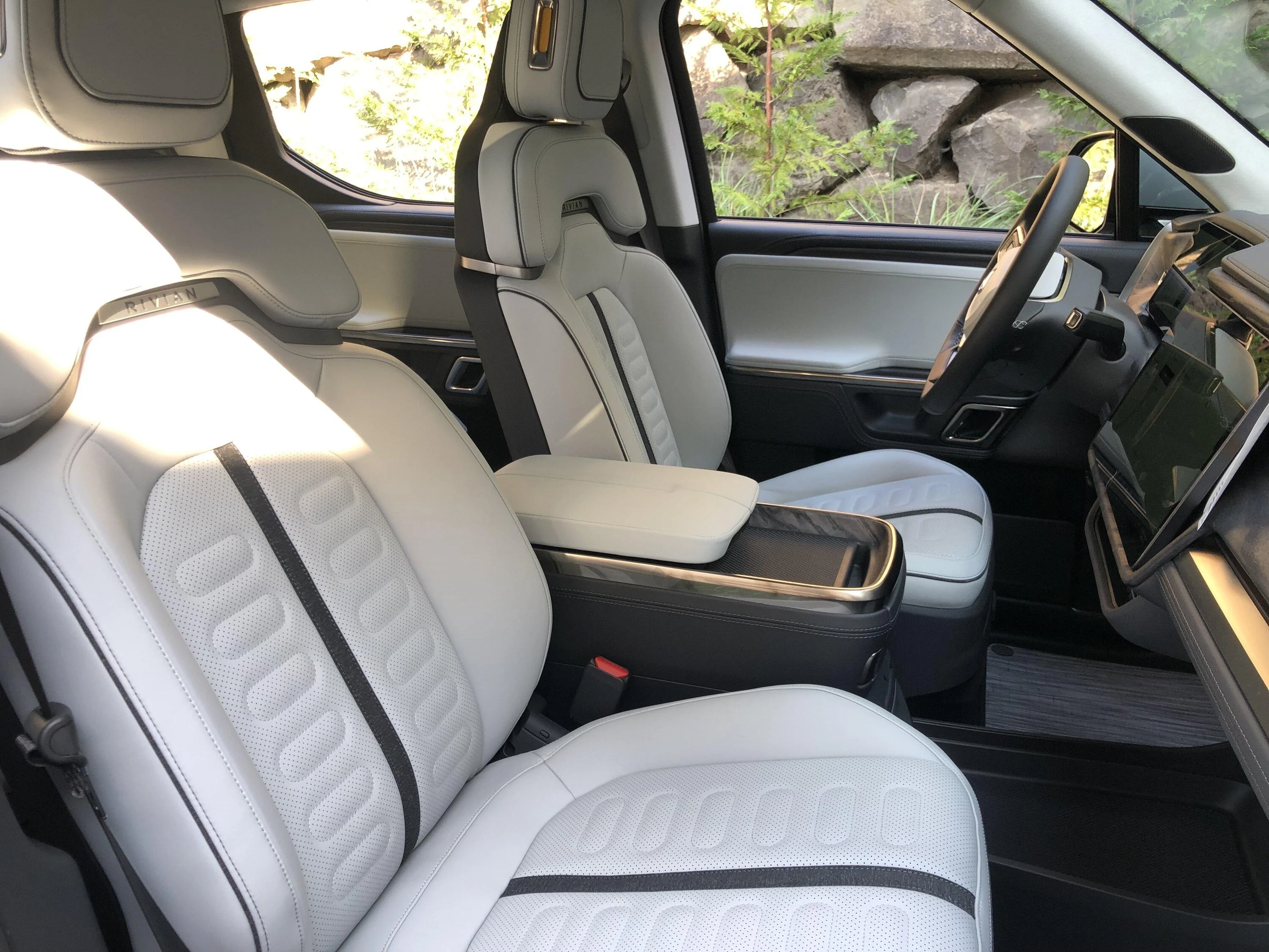 Rivian R1T R1S LIMESTONE R1T Photos 1663993336398