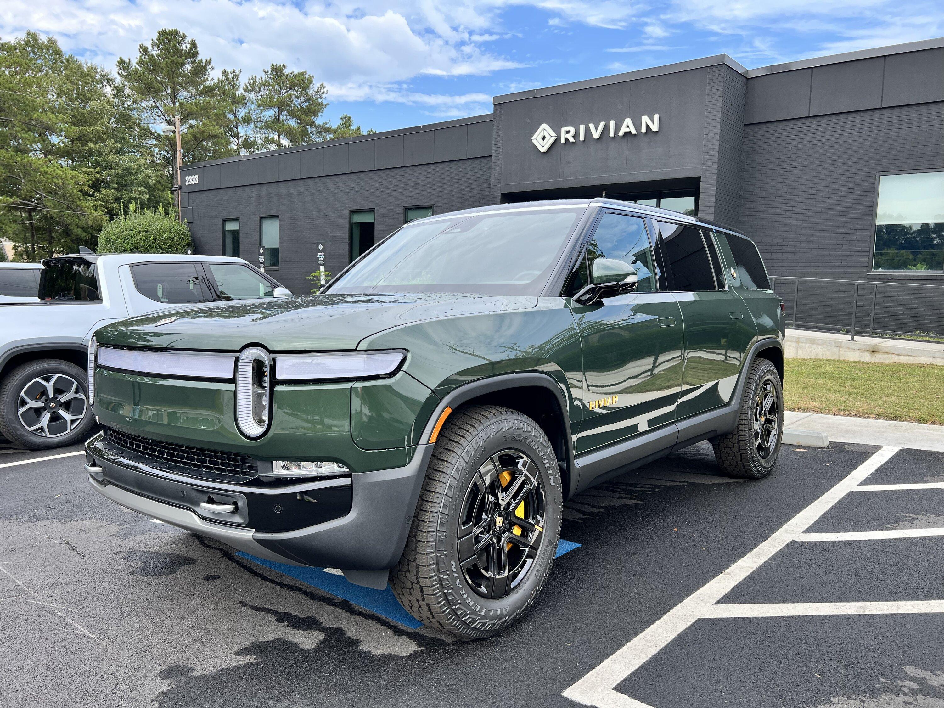 Rivian R1T R1S Spotted: 25+ R1T and R1S at Atlanta Service Center - Lots of colors and configs! 584111BD-22E7-4788-8E7E-1F28F9BE3DC2