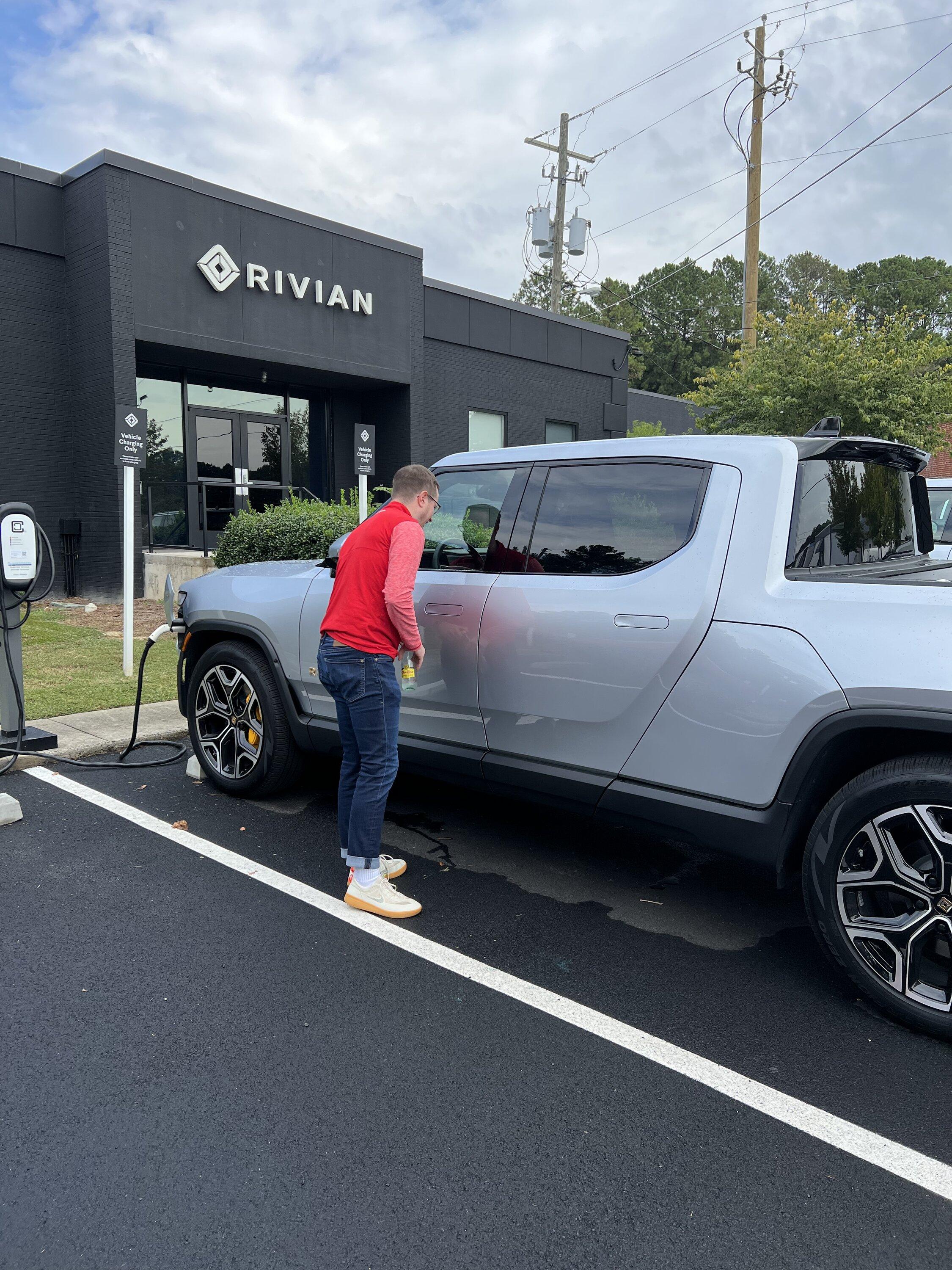 Rivian R1T R1S Spotted: 25+ R1T and R1S at Atlanta Service Center - Lots of colors and configs! 34677405-EECE-49C0-9750-84E7F43A0251