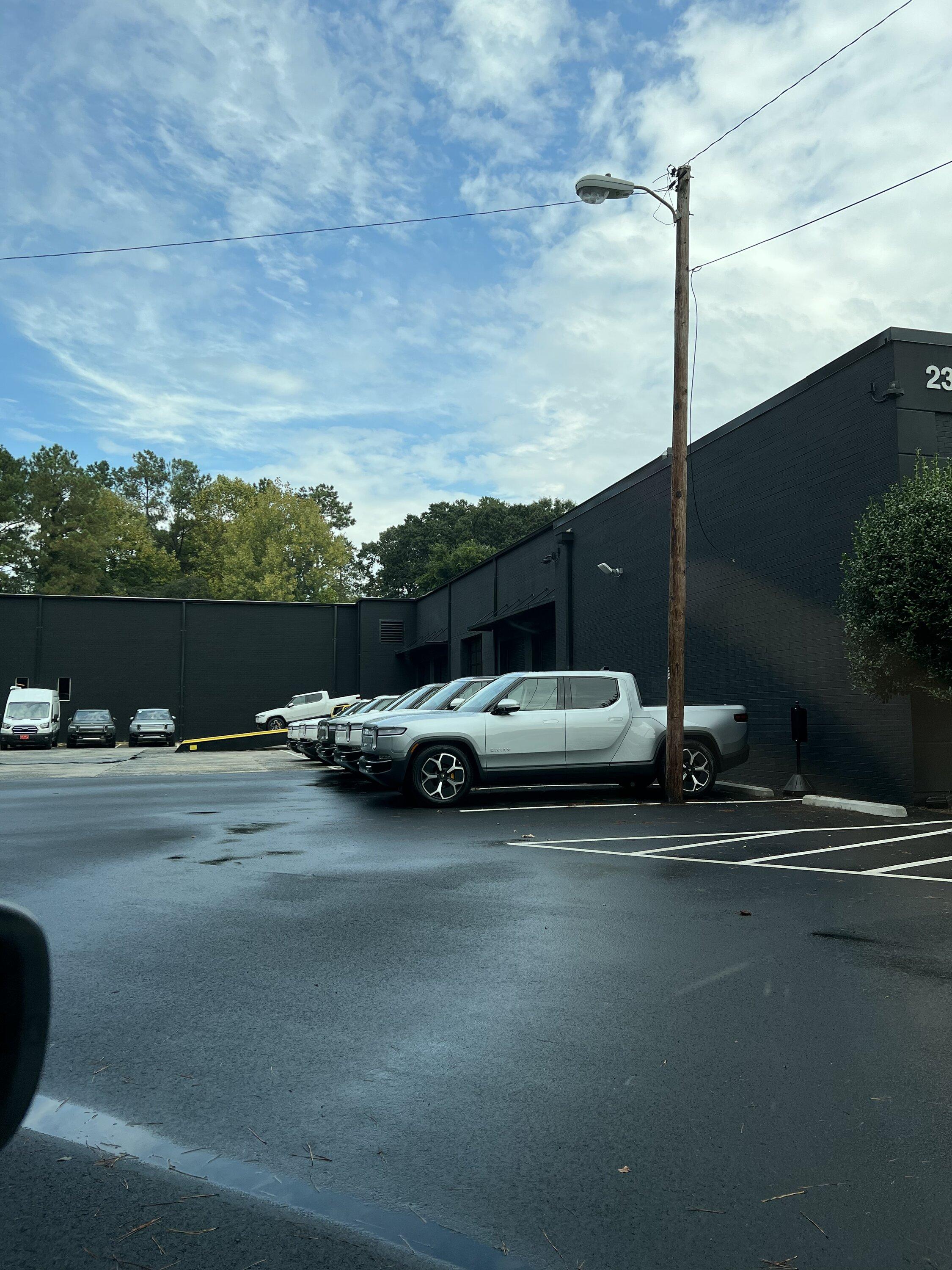 Rivian R1T R1S Spotted: 25+ R1T and R1S at Atlanta Service Center - Lots of colors and configs! E4AB1C69-BA76-466B-BE4F-E95F50B115B1