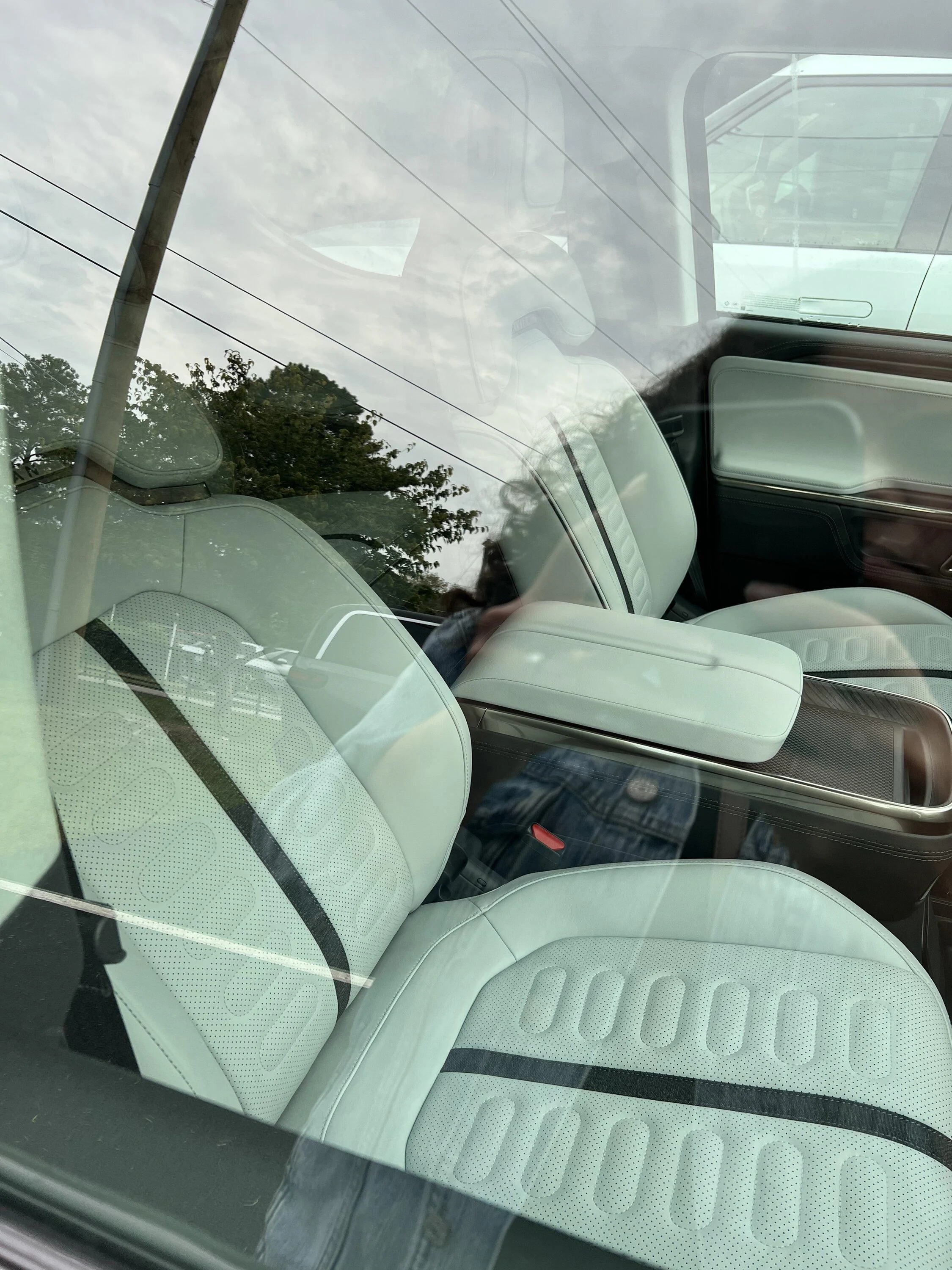 Rivian R1T R1S Spotted: 25+ R1T and R1S at Atlanta Service Center - Lots of colors and configs! 4BB4E278-37EA-45F1-BD24-0E0EEA806ACE
