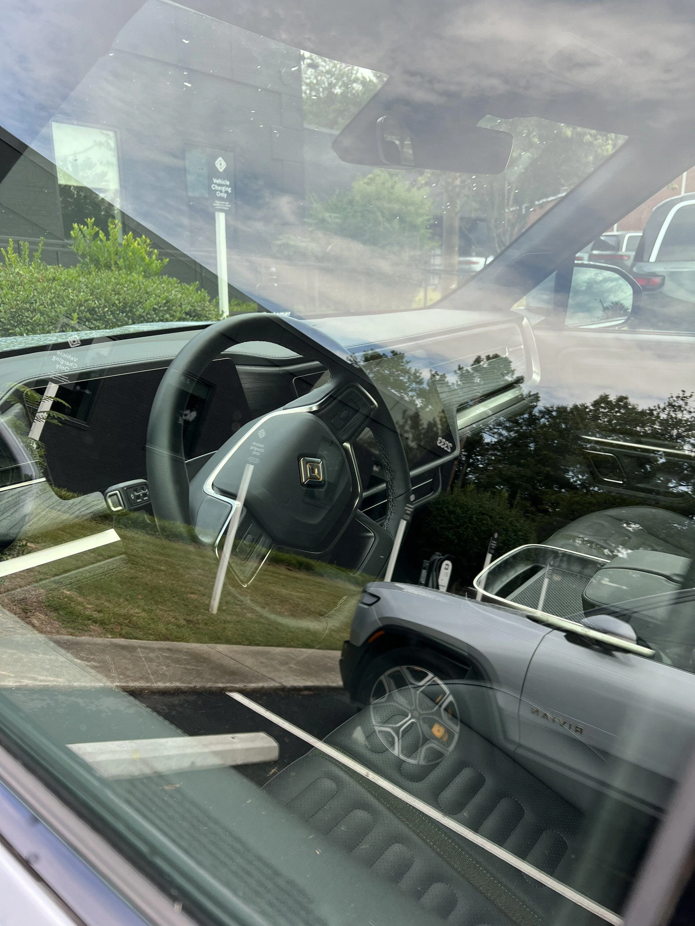 Rivian R1T R1S Spotted: 25+ R1T and R1S at Atlanta Service Center - Lots of colors and configs! 9AAF82E9-81AB-47BE-B345-B346008B4BEB