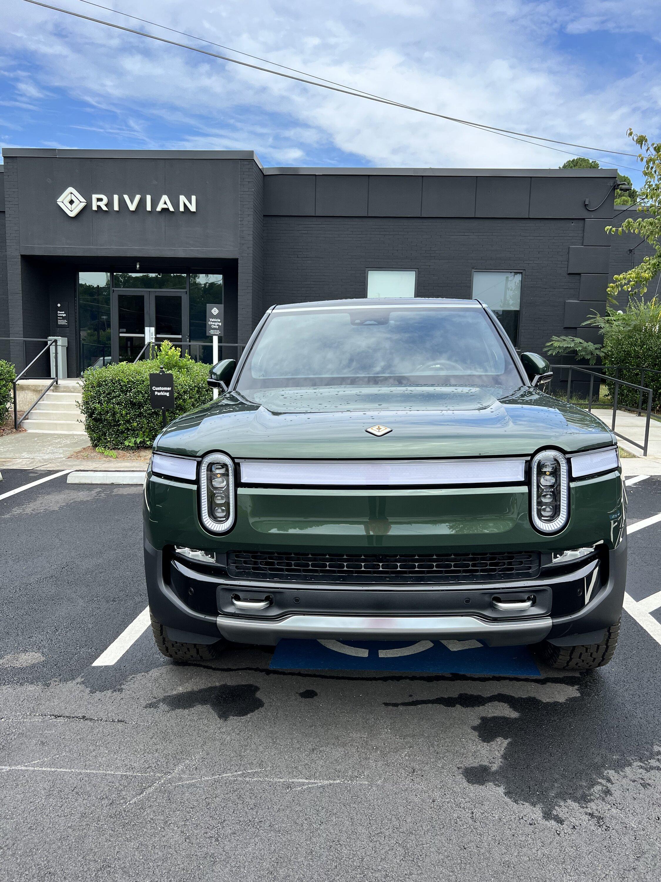 Rivian R1T R1S Spotted: 25+ R1T and R1S at Atlanta Service Center - Lots of colors and configs! B48797AA-883C-45D4-AB17-96BD61061482