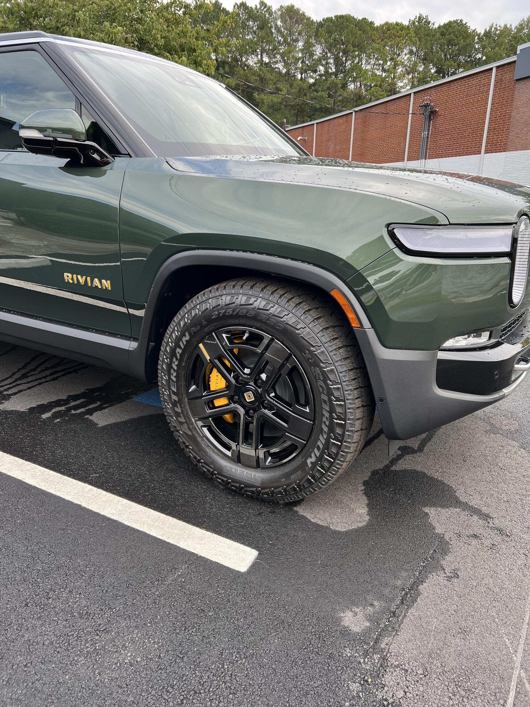 Rivian R1T R1S Spotted: 25+ R1T and R1S at Atlanta Service Center - Lots of colors and configs! 277D8DAF-D207-40B6-BED6-D53EF4CF8909