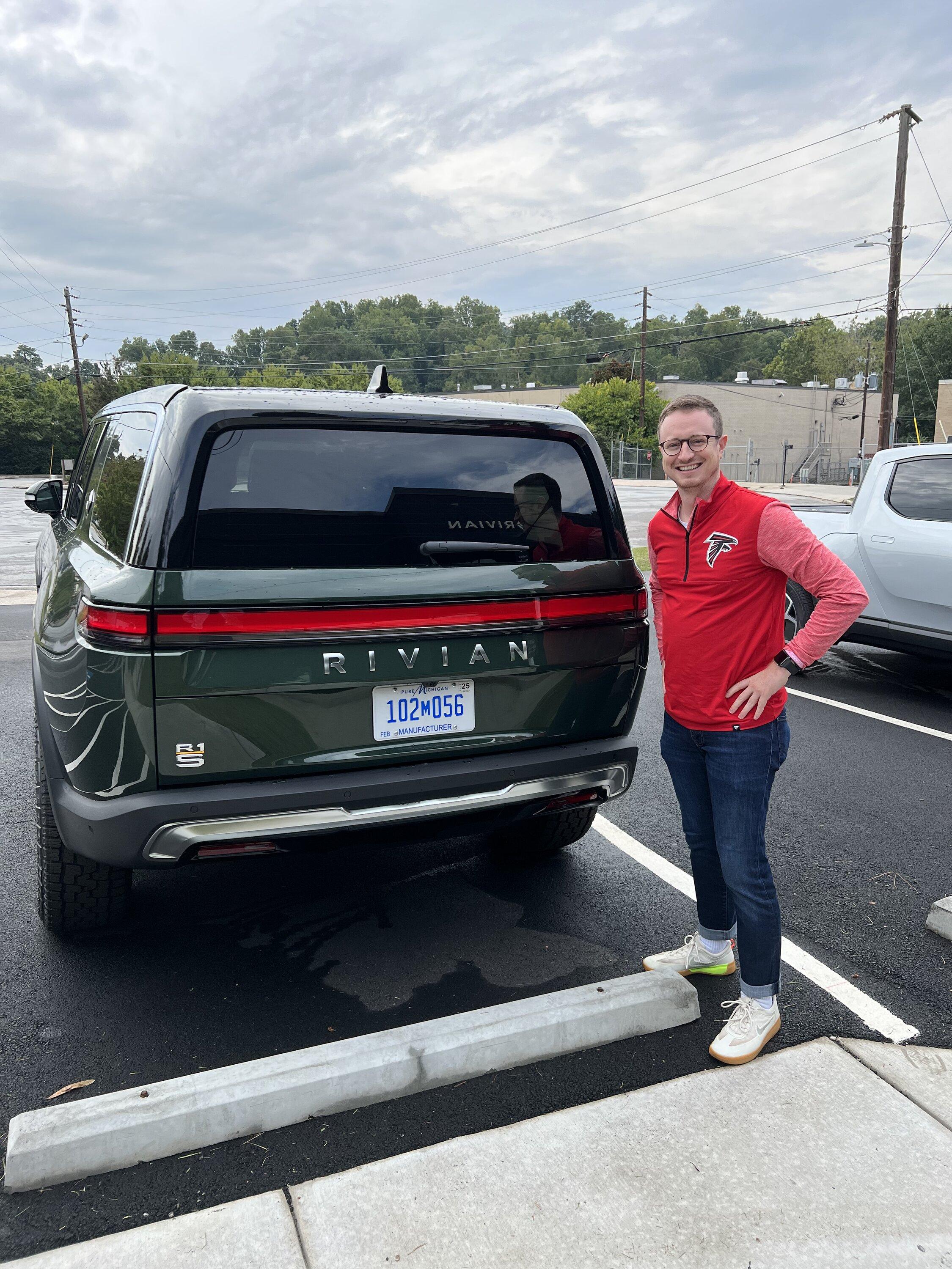 Rivian R1T R1S ? FOREST GREEN R1S Photos 5a66b2b5-4139-4d37-95ce-d37770fcebfe-jpe