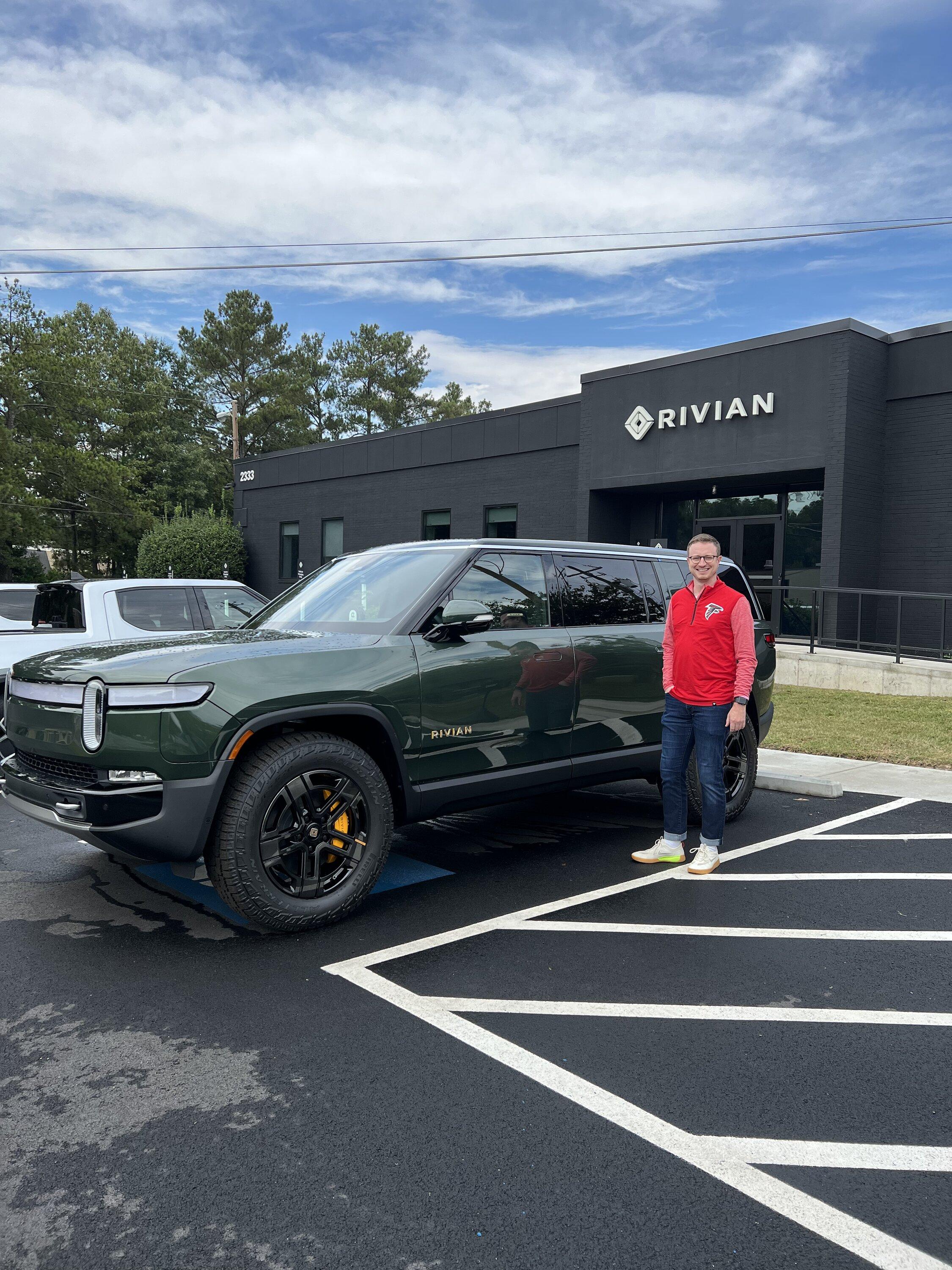 Rivian R1T R1S ? FOREST GREEN R1S Photos e7682e18-e3f8-418d-be72-ac84c368b412-jpe