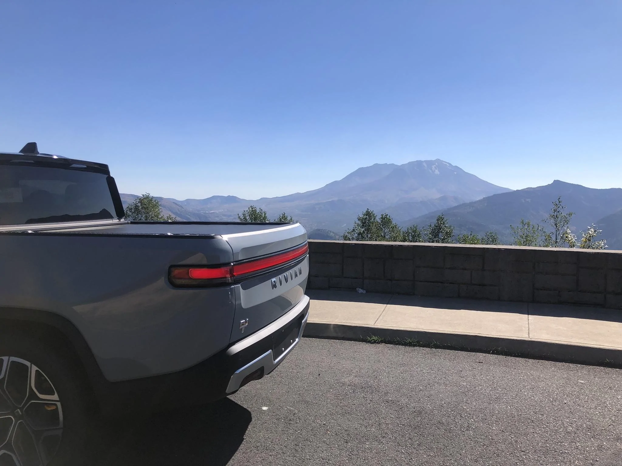 Rivian R1T R1S First Trip Report: Seattle-Mt St Helens in R1T Limestone on 22s Mt St Helens