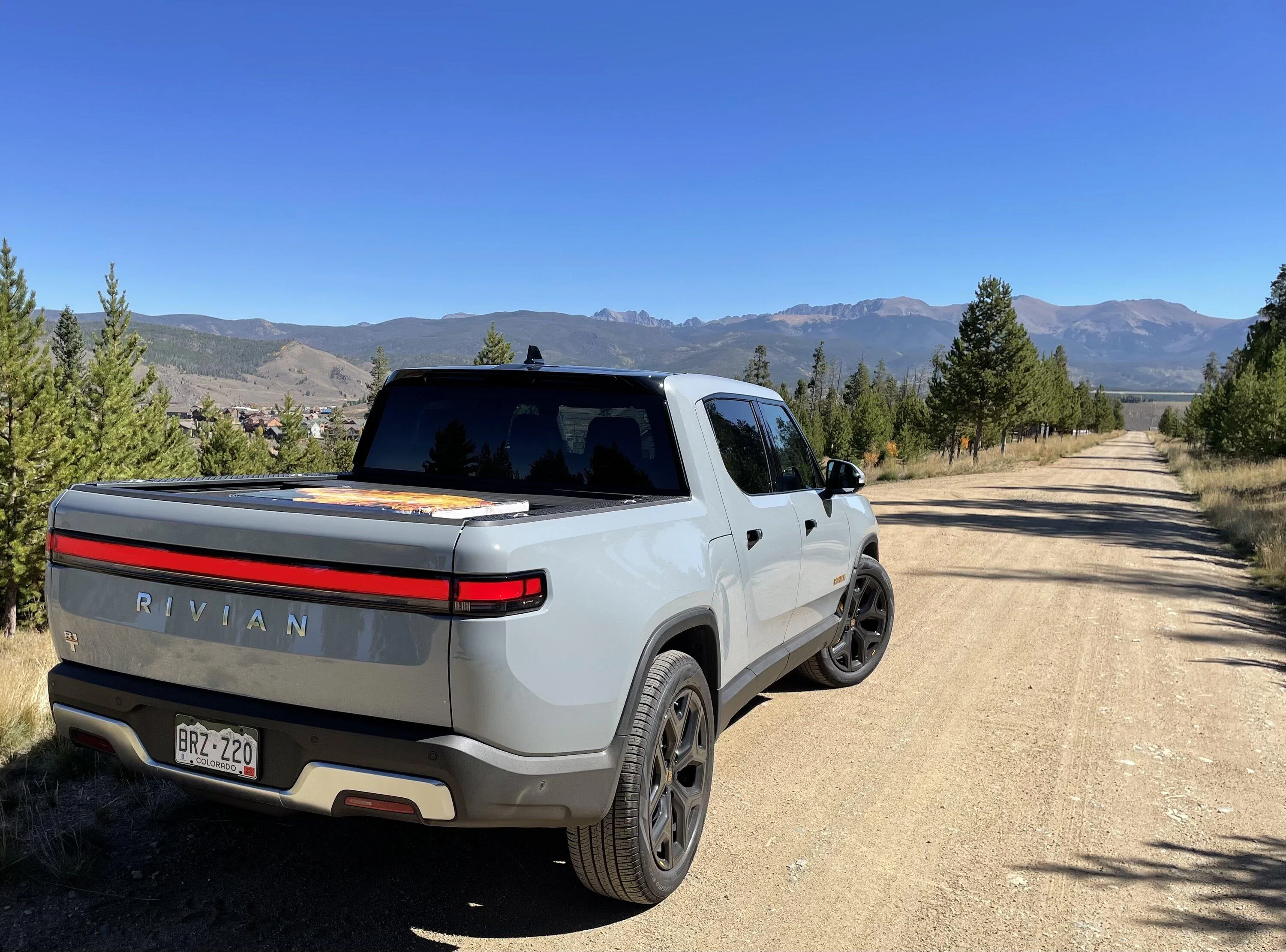 Rivian R1T R1S LIMESTONE R1T Photos ddd7f2ae-dbb3-469c-9e5f-8b78fac8690e-jpeg