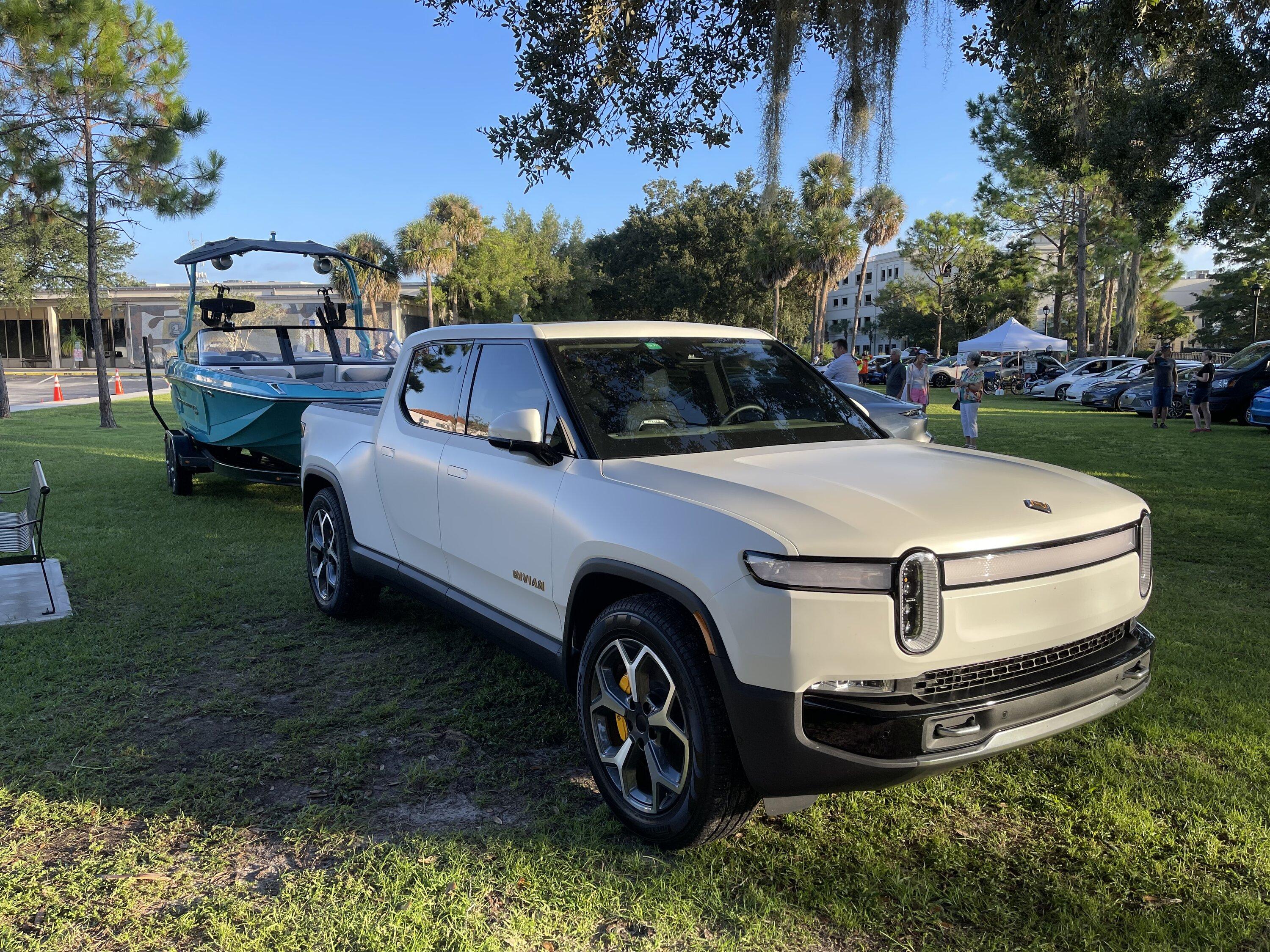 Rivian R1T R1S GLACIER WHITE R1T  Photos IMG_6230.JPG