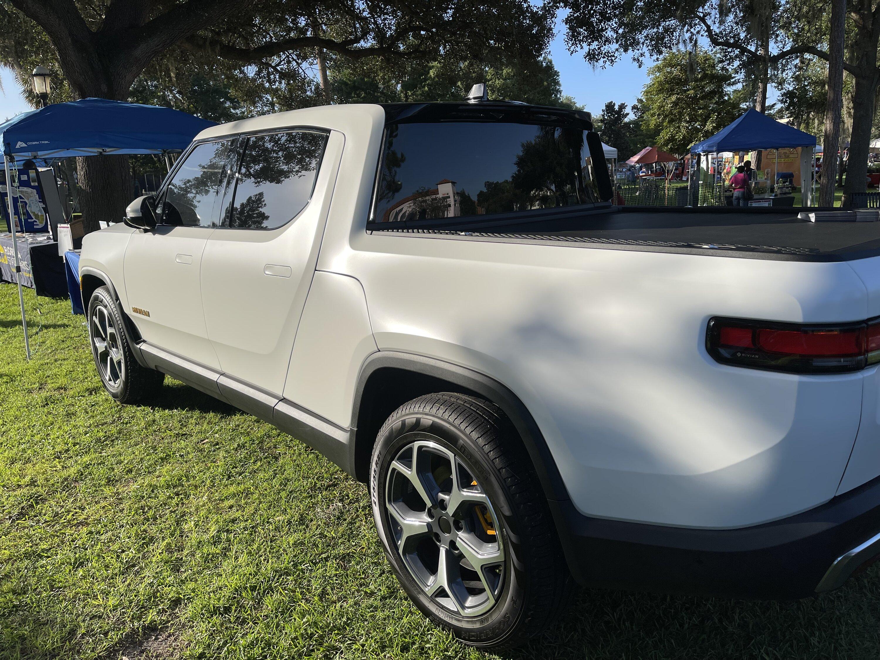 Rivian R1T R1S GLACIER WHITE R1T  Photos IMG_6231.JPG