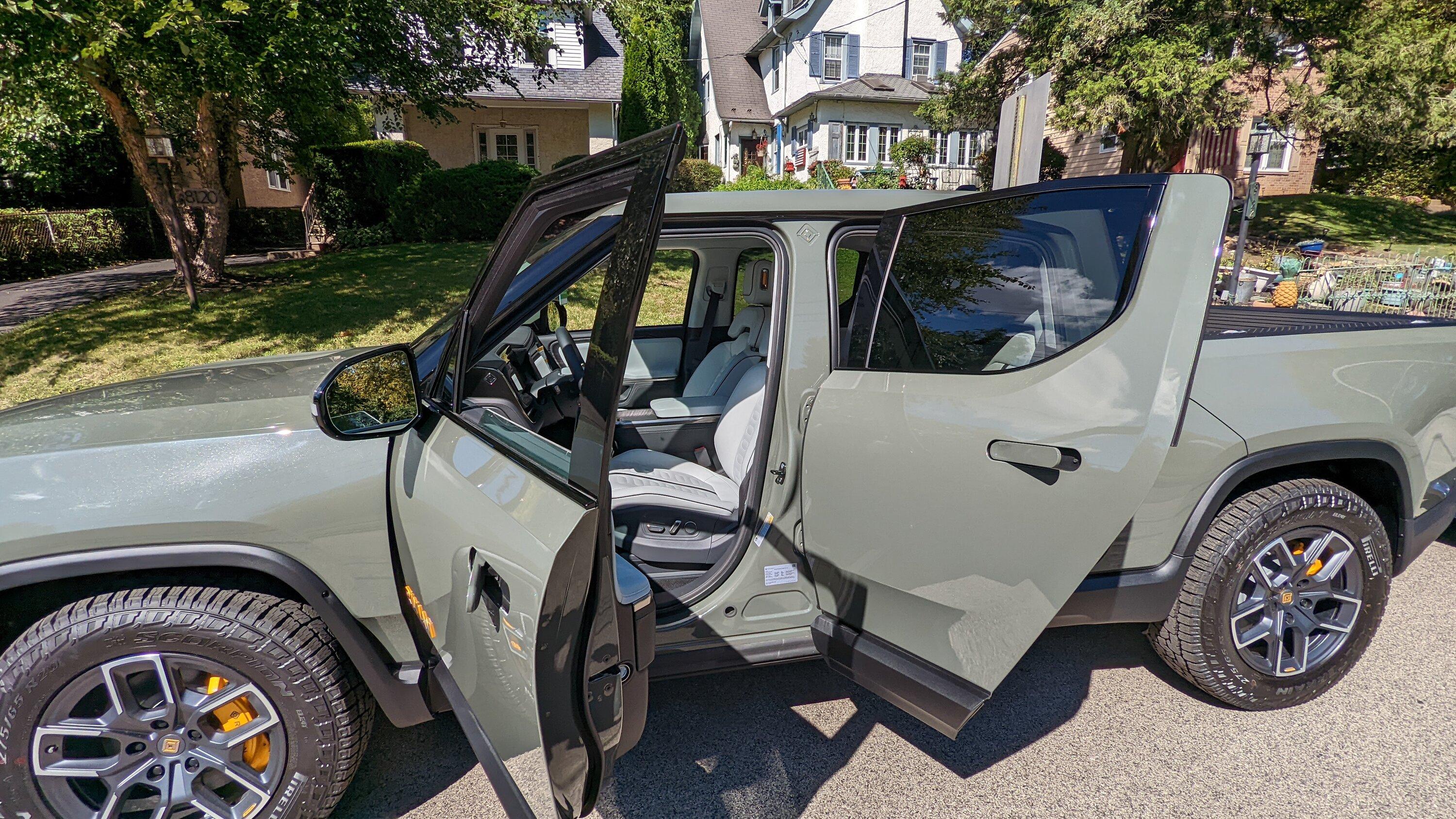 Rivian R1T R1S OCEAN COAST Rivian Interior Photos PXL_20220927_161341778