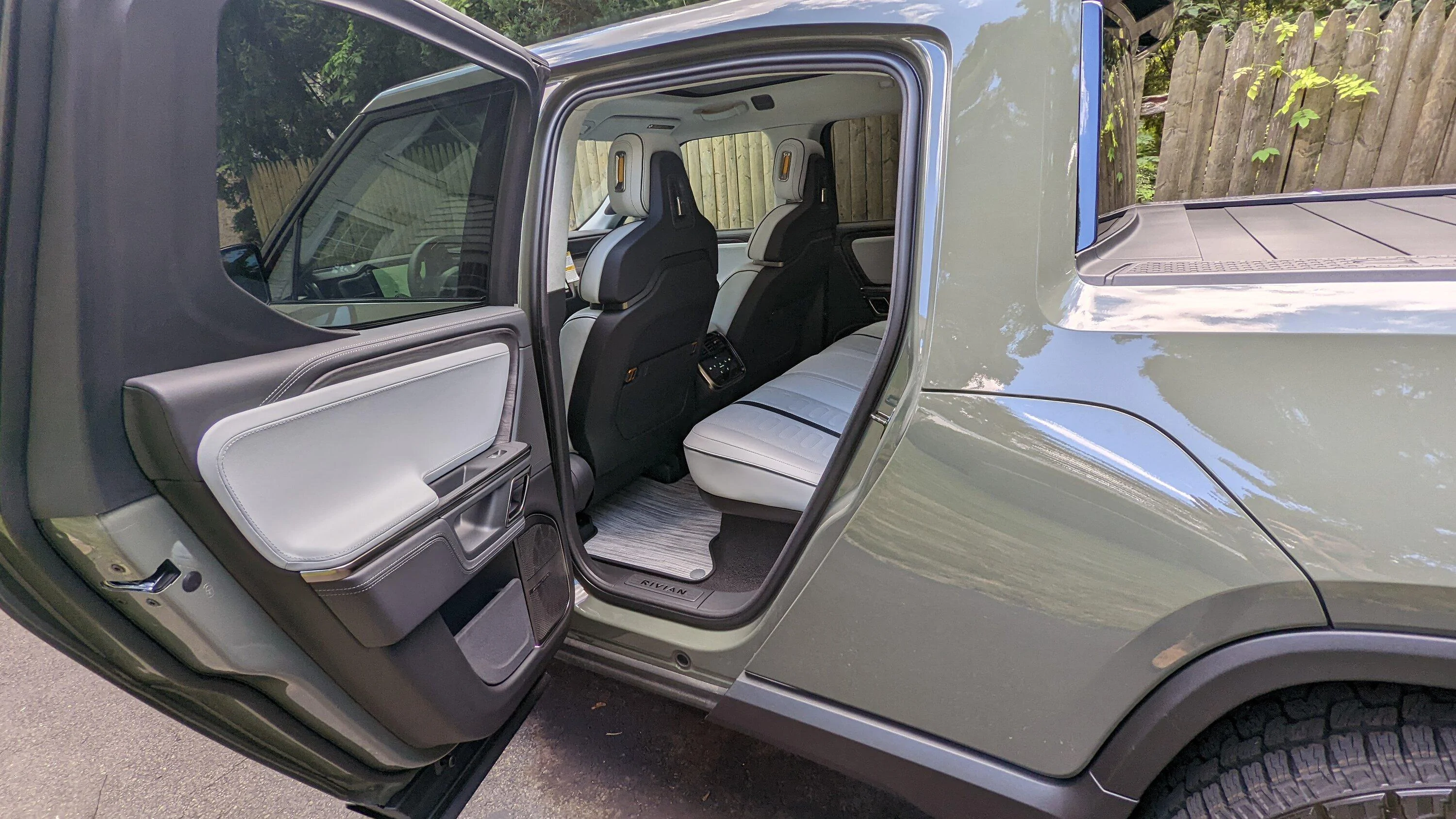 Rivian R1T R1S OCEAN COAST Rivian Interior Photos PXL_20220927_180422972