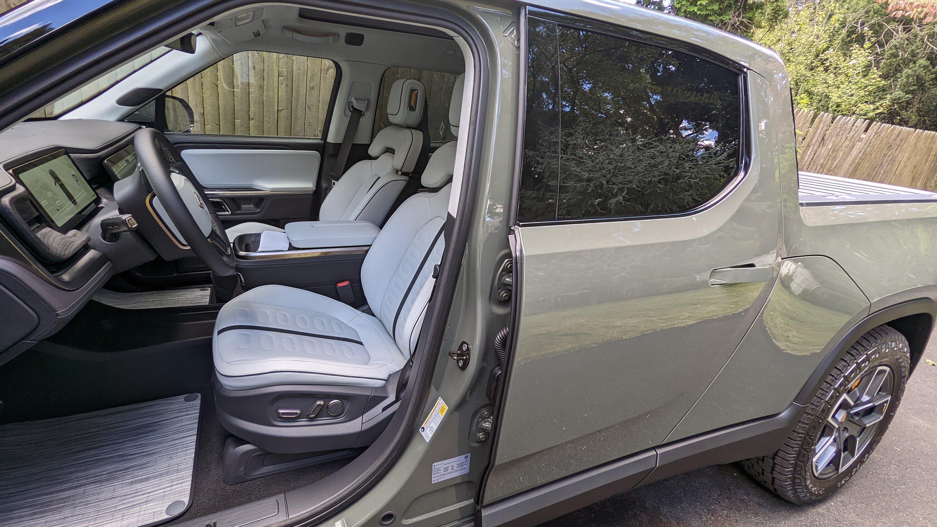 Rivian R1T R1S OCEAN COAST Rivian Interior Photos PXL_20220927_180443935