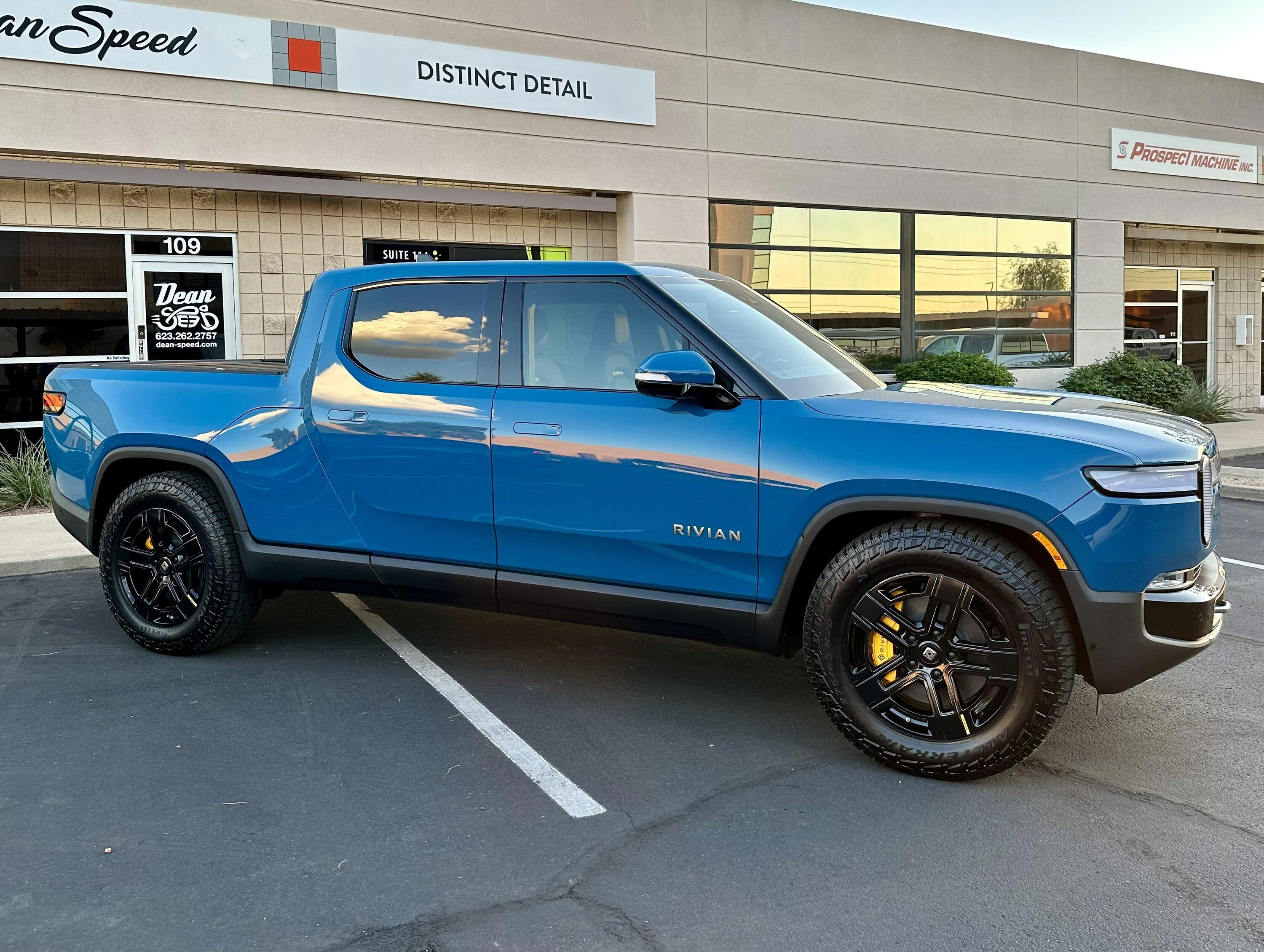 Rivian R1T R1S RIVIAN BLUE Rivian Photos img_0058-jpeg