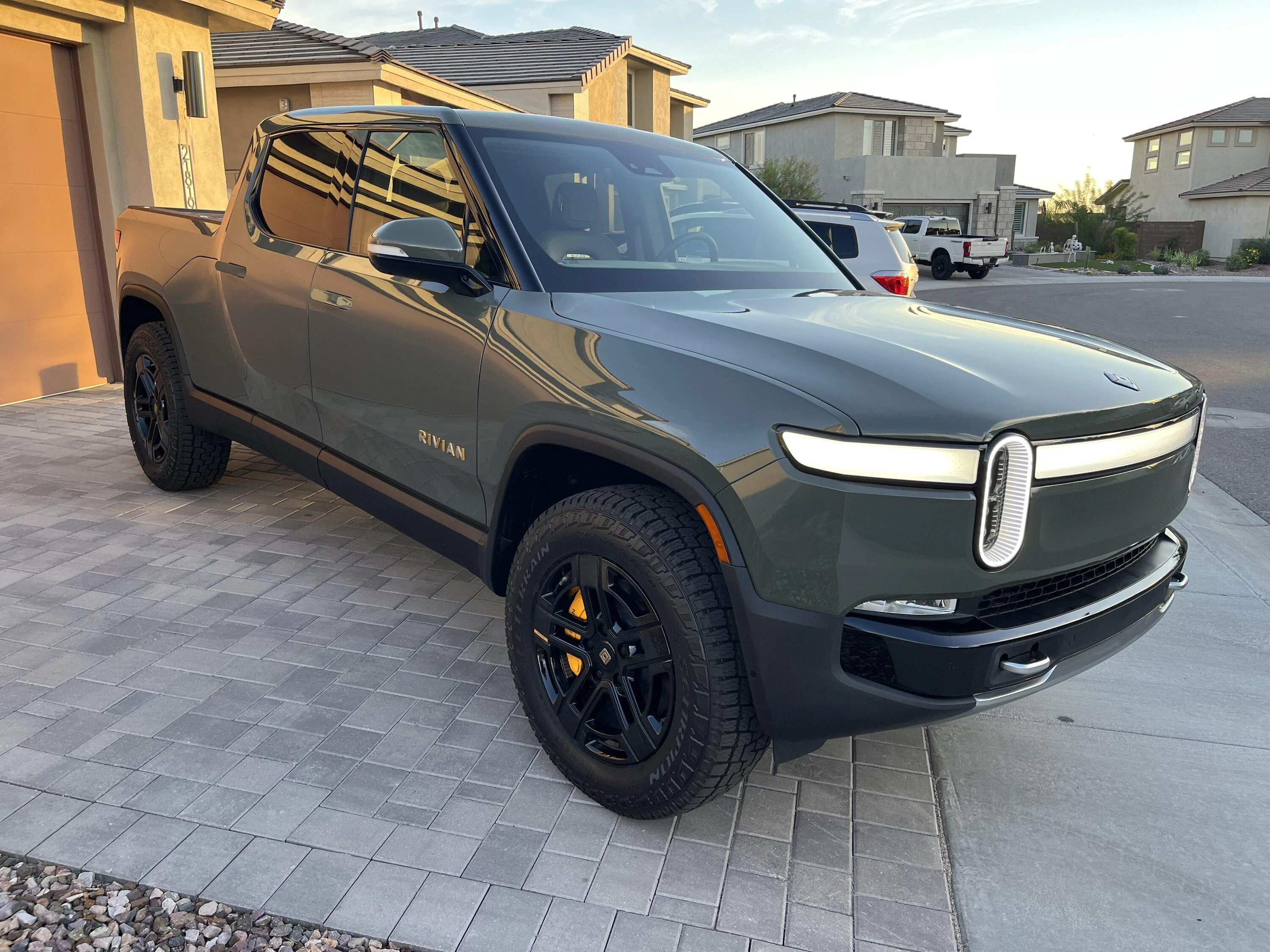 Rivian R1T R1S Phoenix: Launch Edition Launch Green R1T Delivery 9D124A7E-E703-40CC-A92E-766DC0423EA9