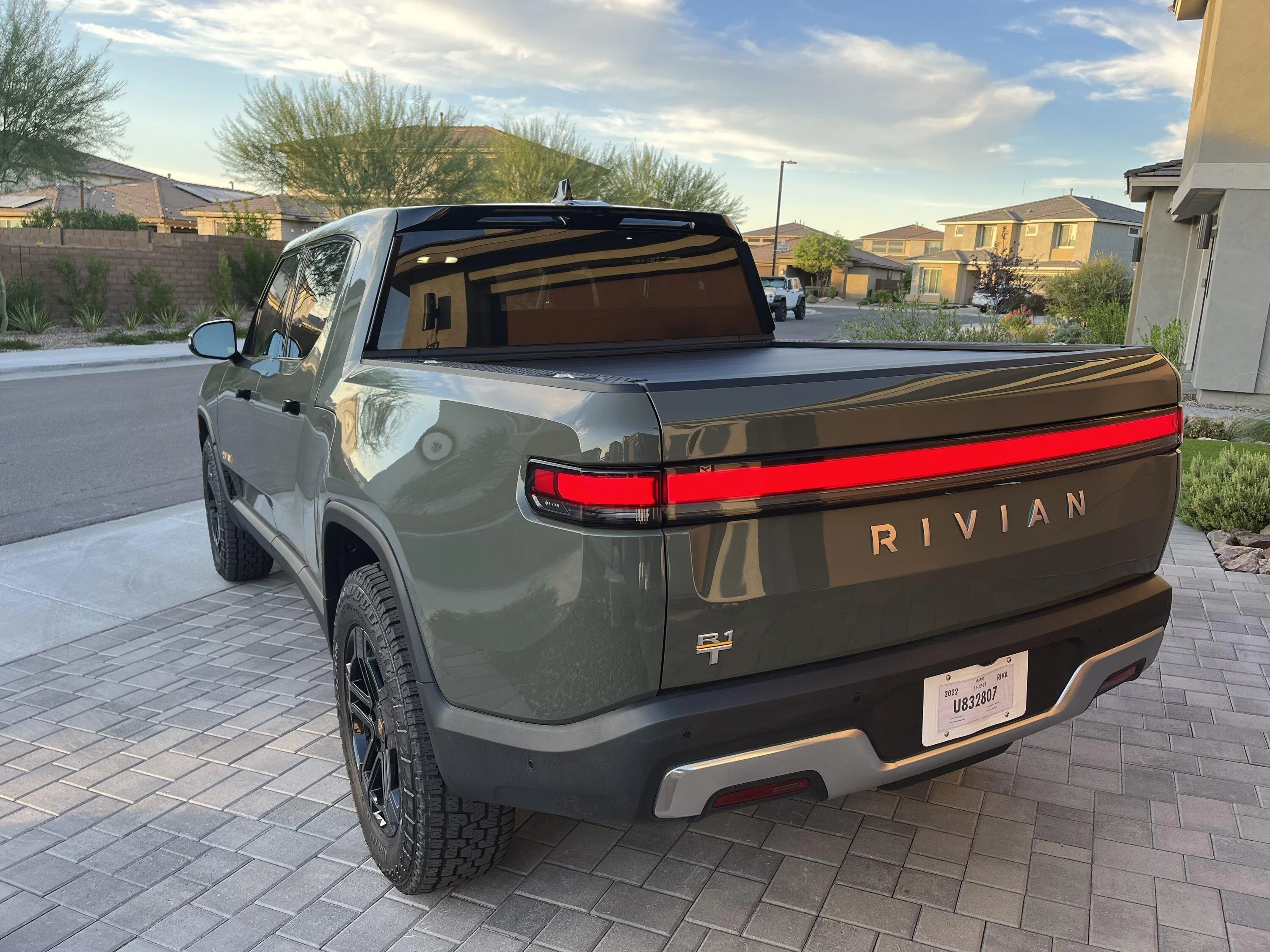 Rivian R1T R1S Phoenix: Launch Edition Launch Green R1T Delivery 8BAF9476-2999-4BDA-A0BC-0BB0B74E252B