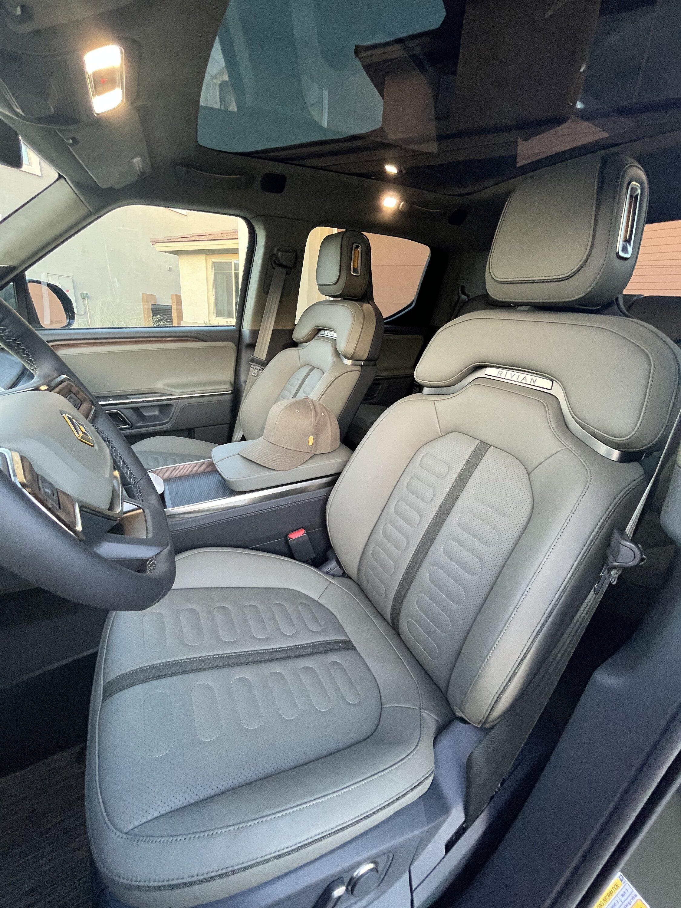 Rivian R1T R1S Phoenix: Launch Edition Launch Green R1T Delivery 14BF86CE-BD1B-455A-A6F1-C152A8B31C77