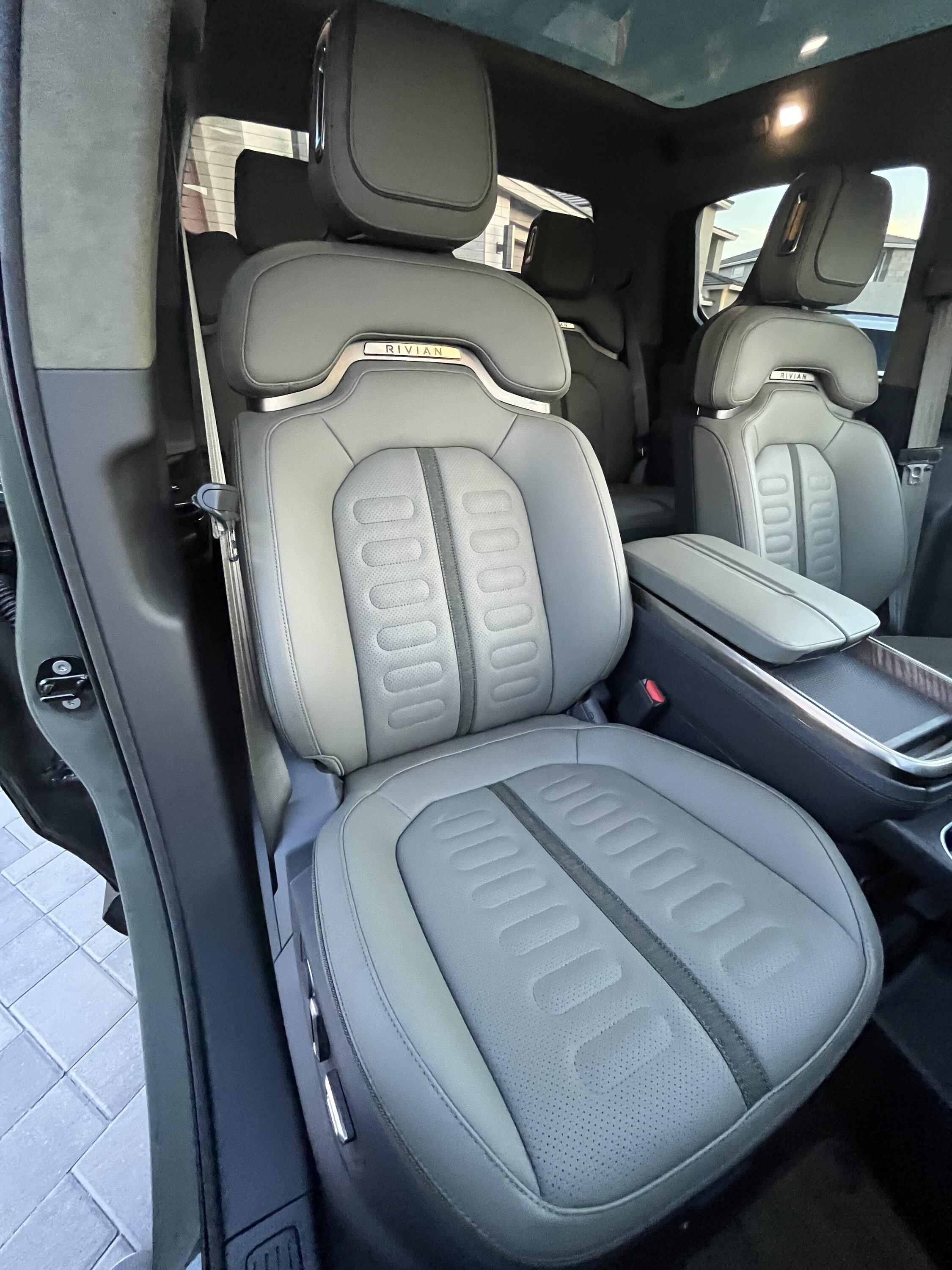 Rivian R1T R1S Phoenix: Launch Edition Launch Green R1T Delivery D950F10C-4233-4DD4-817D-30EFBB9B7BA7