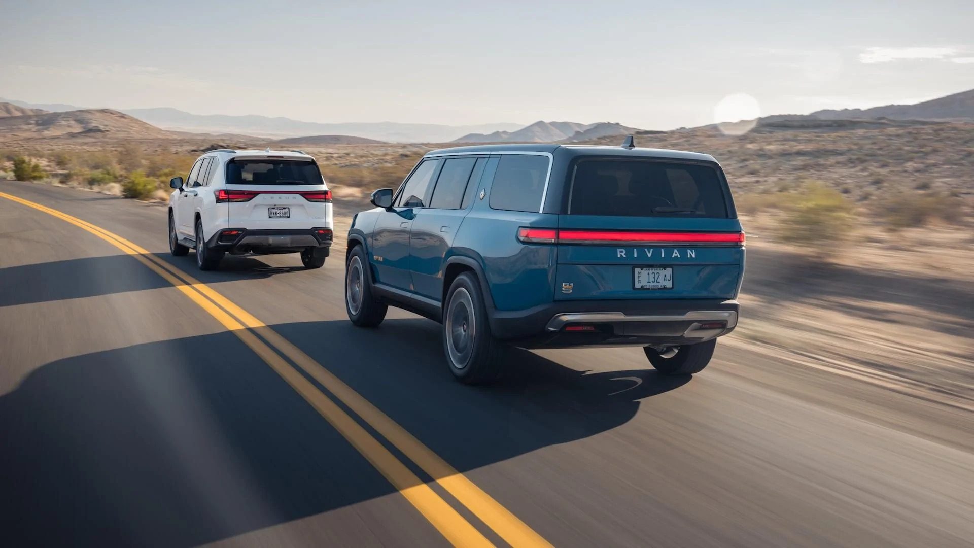 Rivian R1T R1S RIVIAN BLUE Rivian Photos 2022-Rivian-R1S-Launch-Edition-vs-2022-Lexus-LX-600-Luxury-15