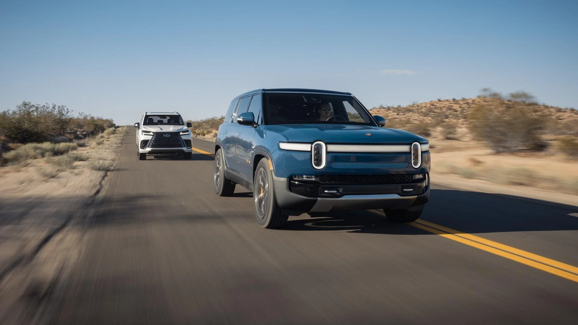 Rivian R1T R1S RIVIAN BLUE Rivian Photos 2022-Rivian-R1S-Launch-Edition-vs-2022-Lexus-LX-600-Luxury-10