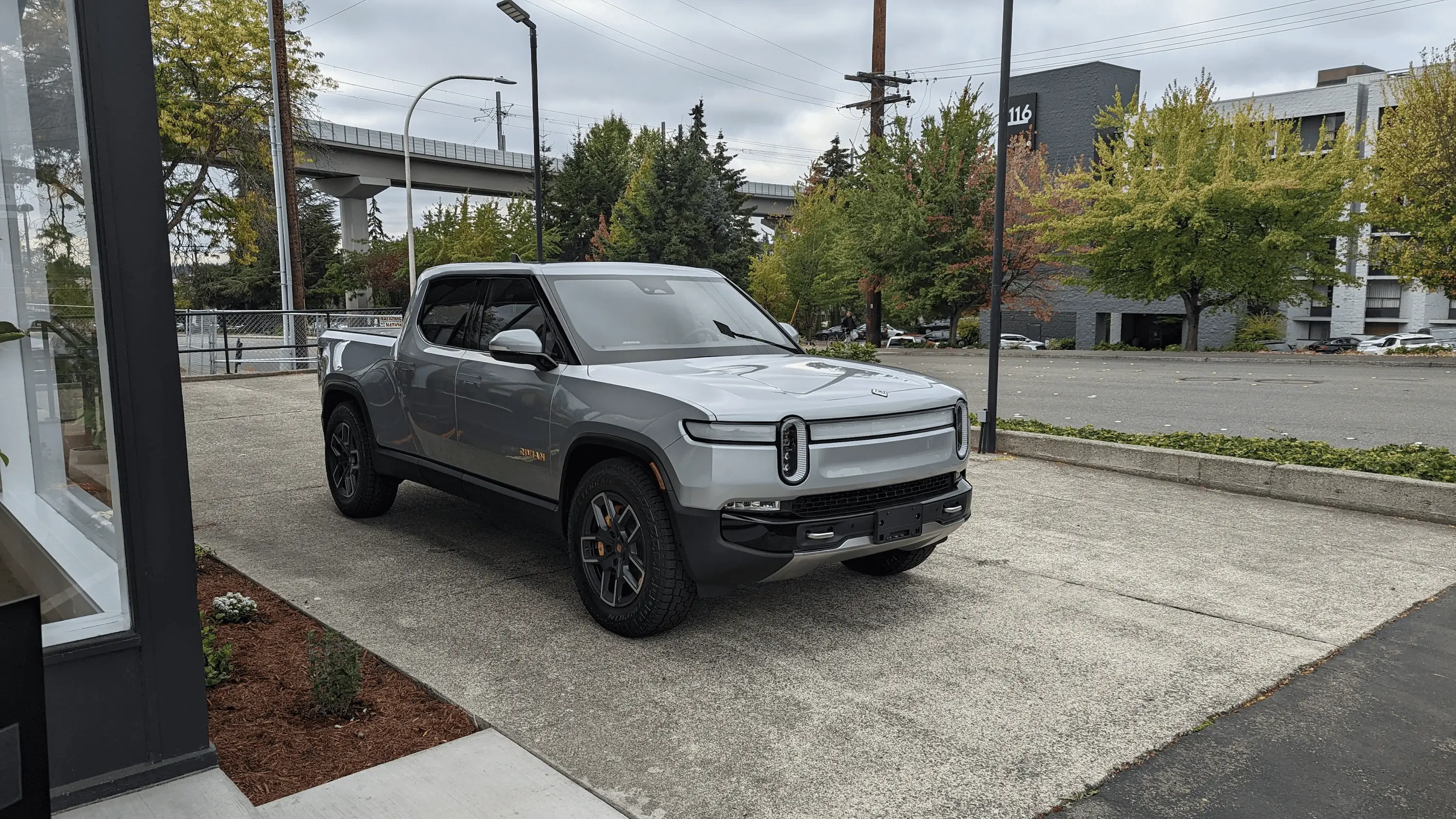 Rivian R1T R1S LA SILVER Rivian Photos 1664575641433