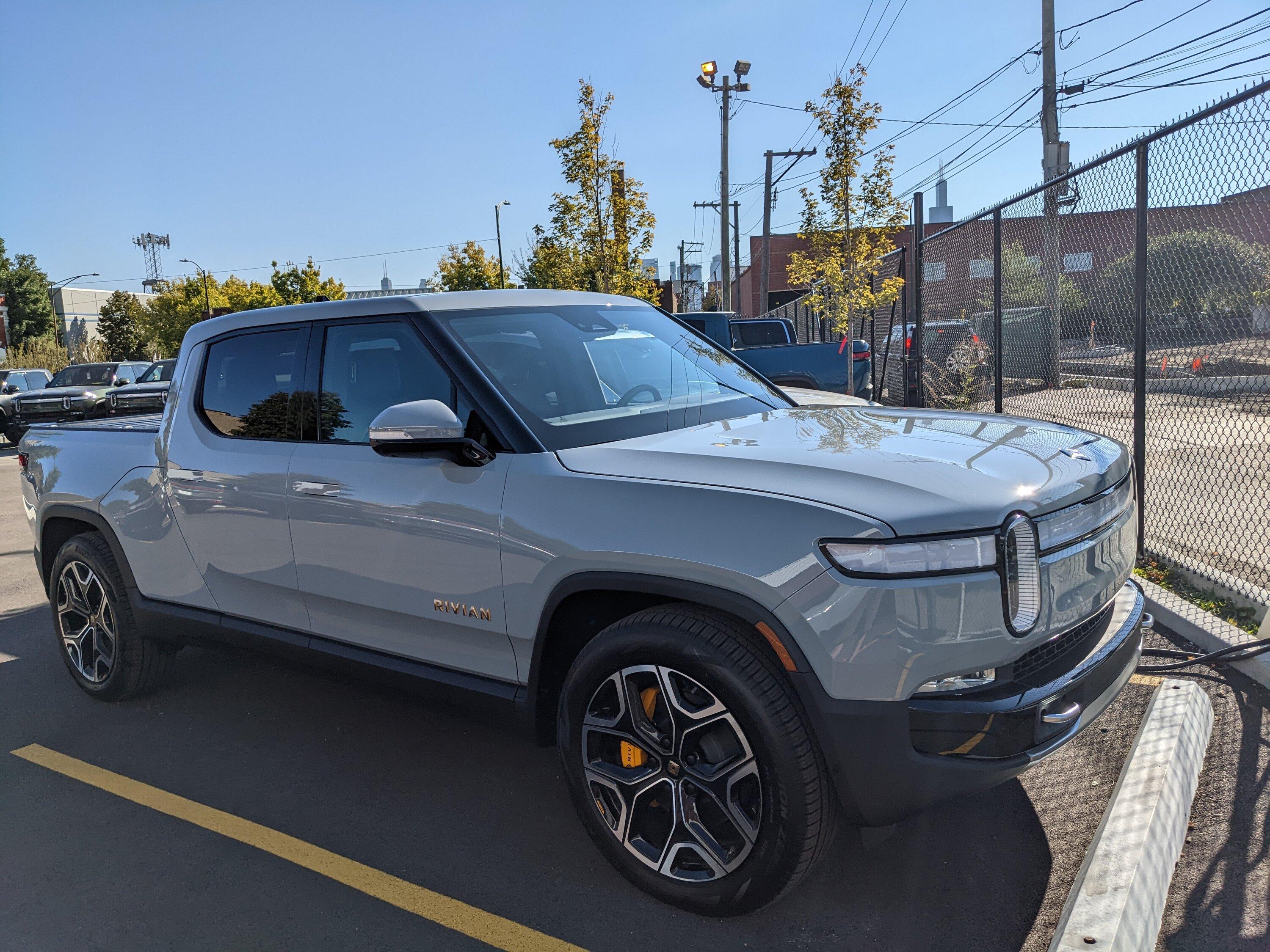 Rivian R1T R1S LIMESTONE R1T Photos PXL_20220930_145032296.MP
