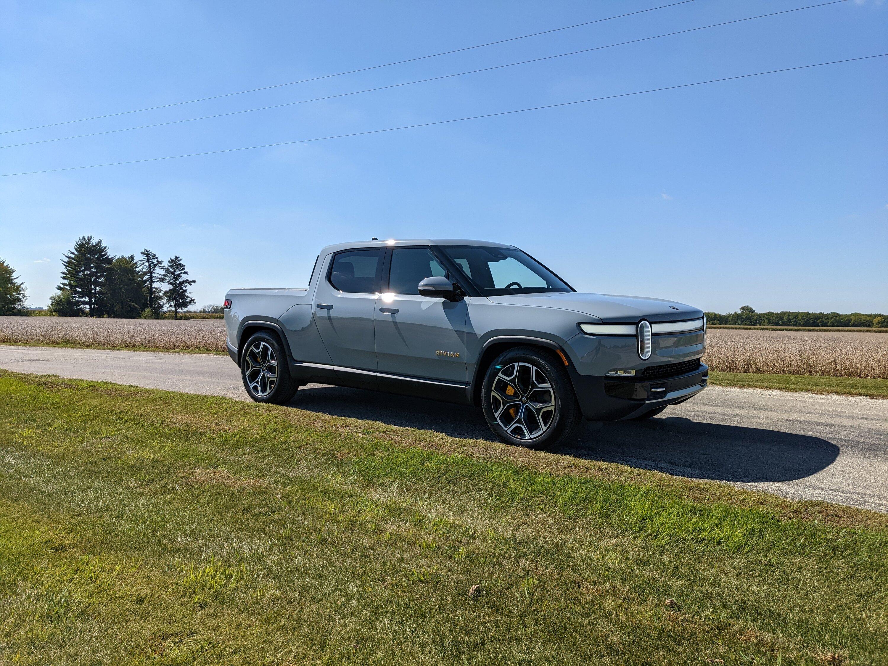 Rivian R1T R1S LIMESTONE R1T Photos PXL_20220930_172247121.MP