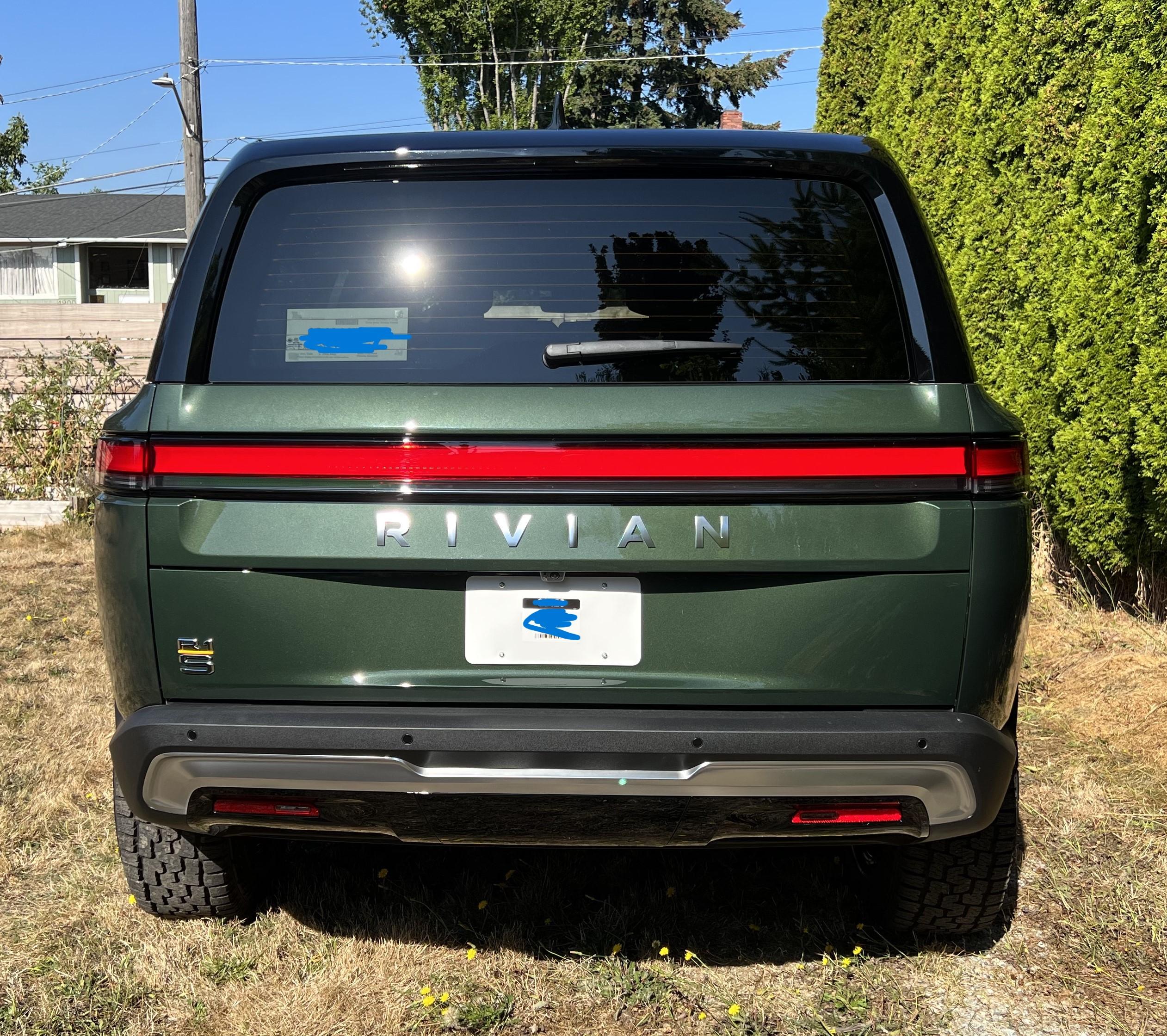 Rivian R1T R1S ? FOREST GREEN R1S Photos IMG_2673